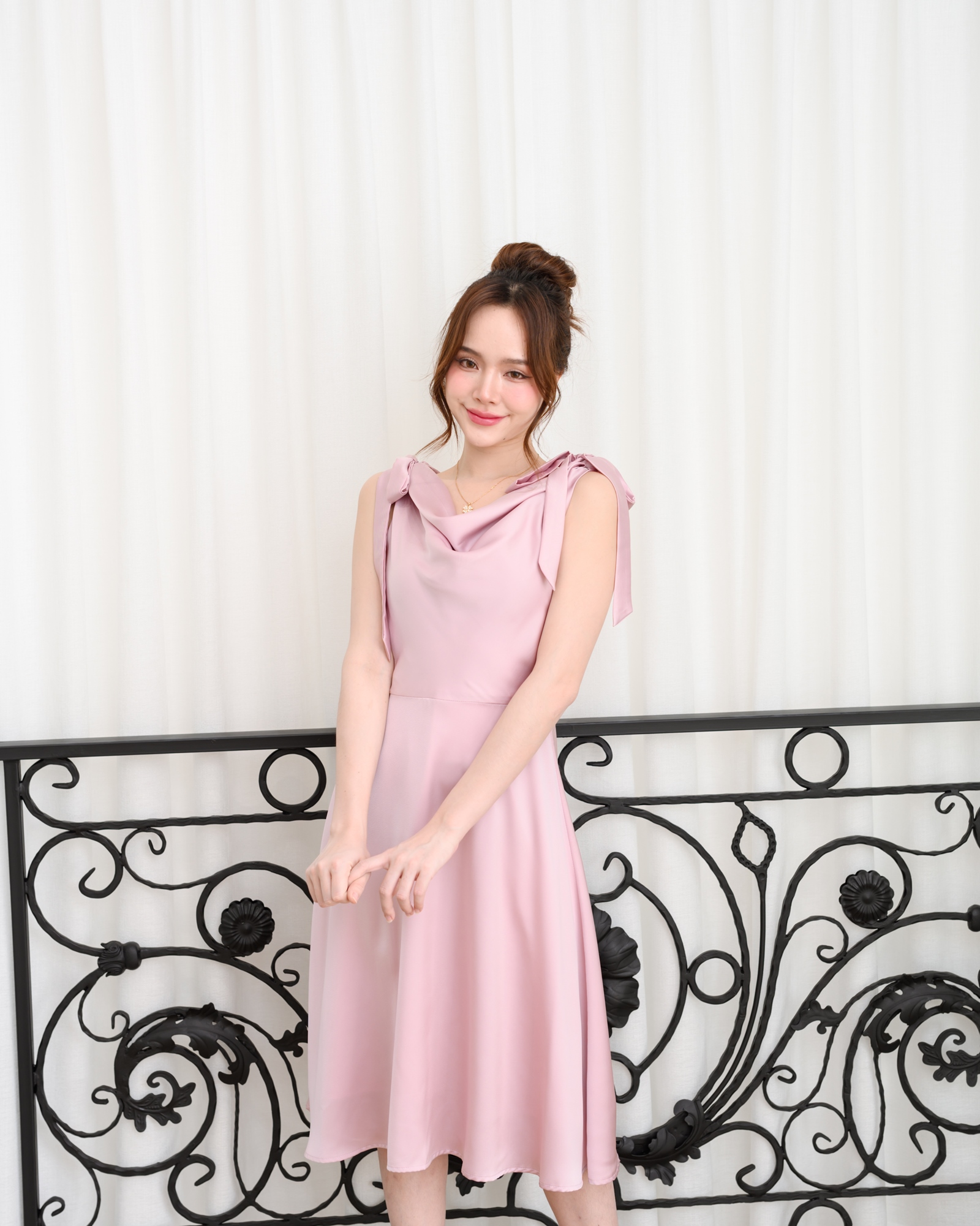Amour Dress : สีชมพู (โบว์ผูกได้หลายแบบ)