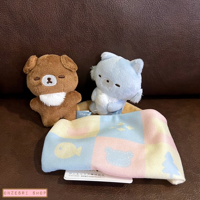 เซ็ตตุ๊กตาเล็ก Chairoikoguma Aokogu no Otomari (San-X Store Limited) เป็นตุ๊กตาไซส์ SS แบบ Koguma & Blue Wolf บนที่นอน ขนาดทั้งเซ็ต 13 x 13 x 5 ซม.