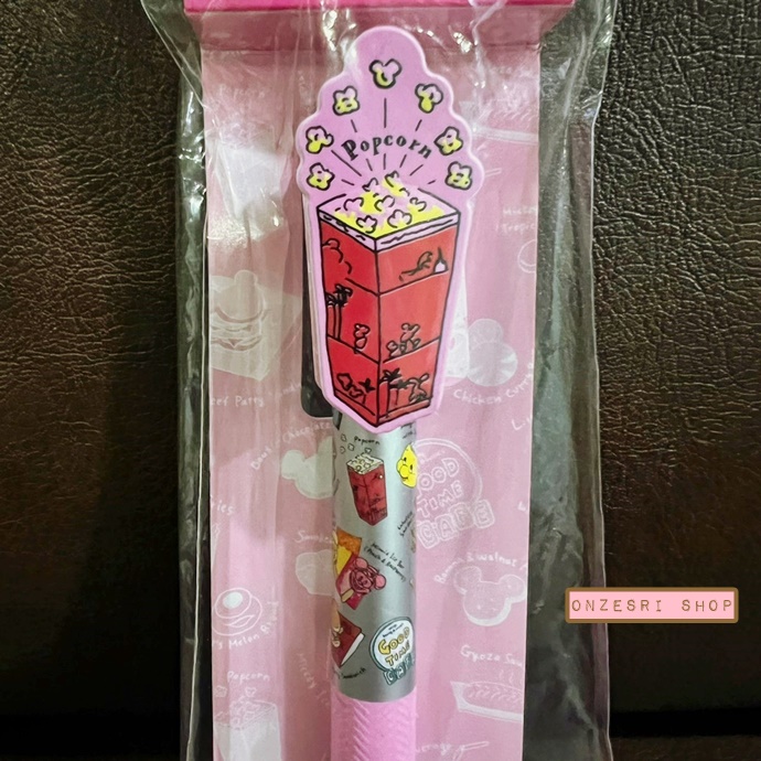 ปากกา Pilot Acroball 3+1 ลาย Disney Popcorn สีชมพู เป็นดินสอกด และปากกาหมึก 3 สีแดง ดำ น้ำเงิน หัว 0.5 ในแท่งเดียวกัน มีขายเฉพาะที่ Tokyo Disney Resort เท่านั้น