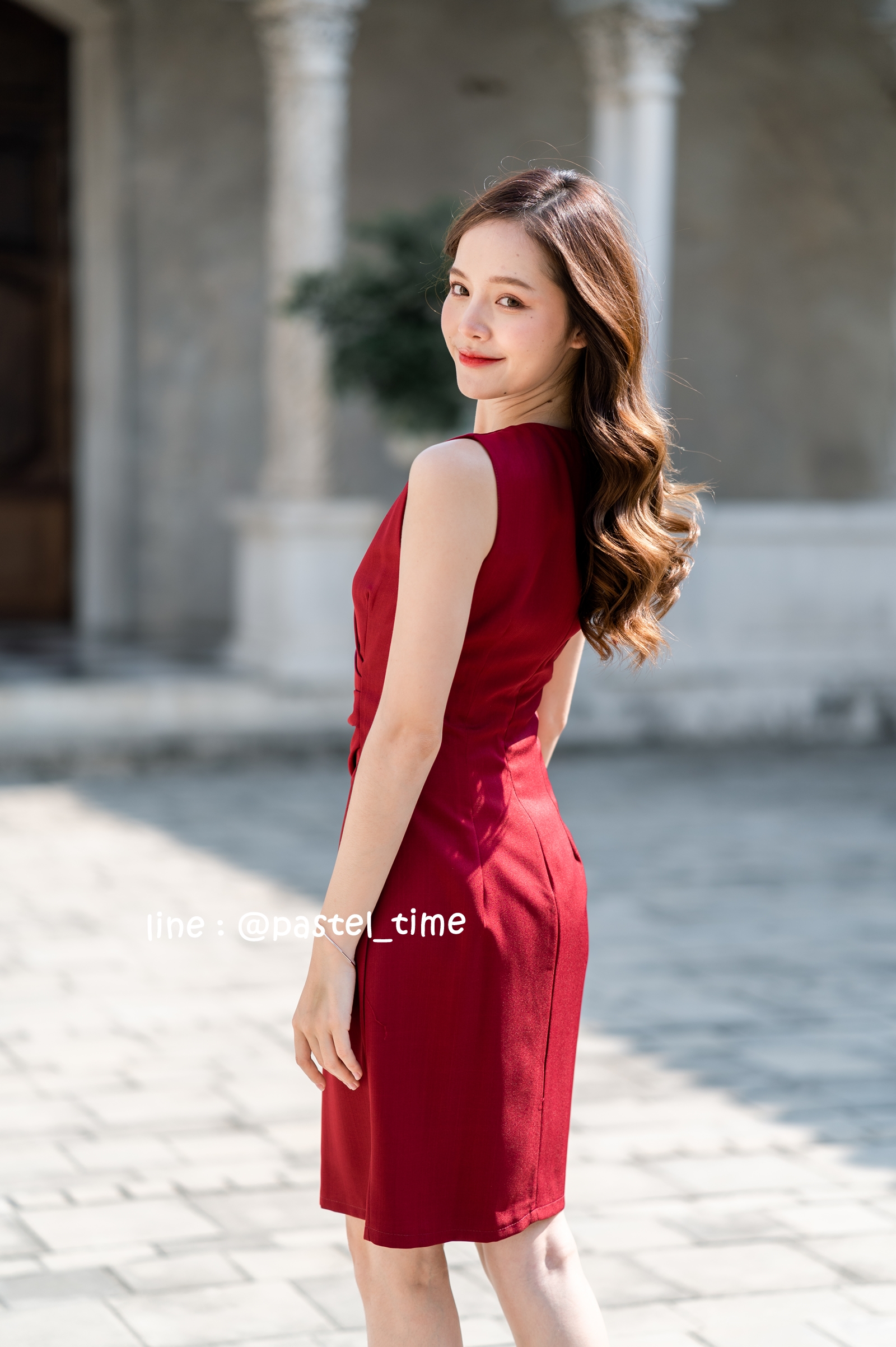 Dacia Bow Shoulder Dress – สีแดงเลือดหมู
