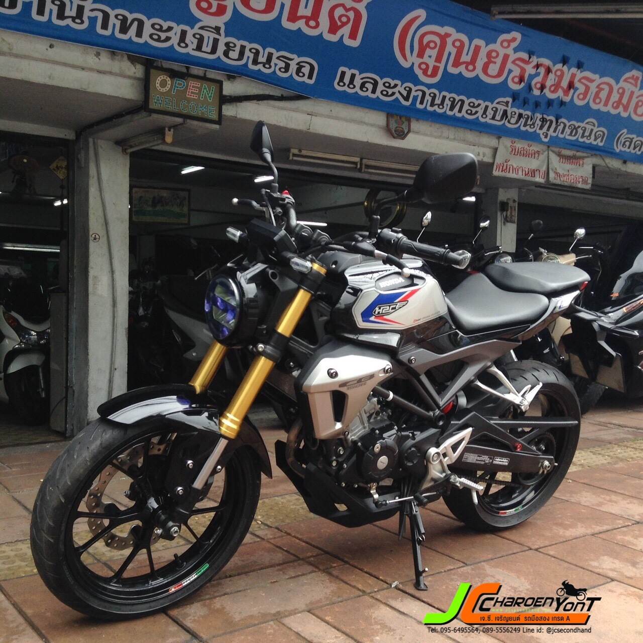 HONDA CB150R ลายเท่ห์ๆ H2C จดทะเบียนปลายปี 60 สภาพสวยโดน เครื่องเดิมแน่นๆ เร่งติดมือขี่อย่างมันส์ จอไมล์ Full LCD ชุดสีสวยแท้ติดรถทั้งคัน