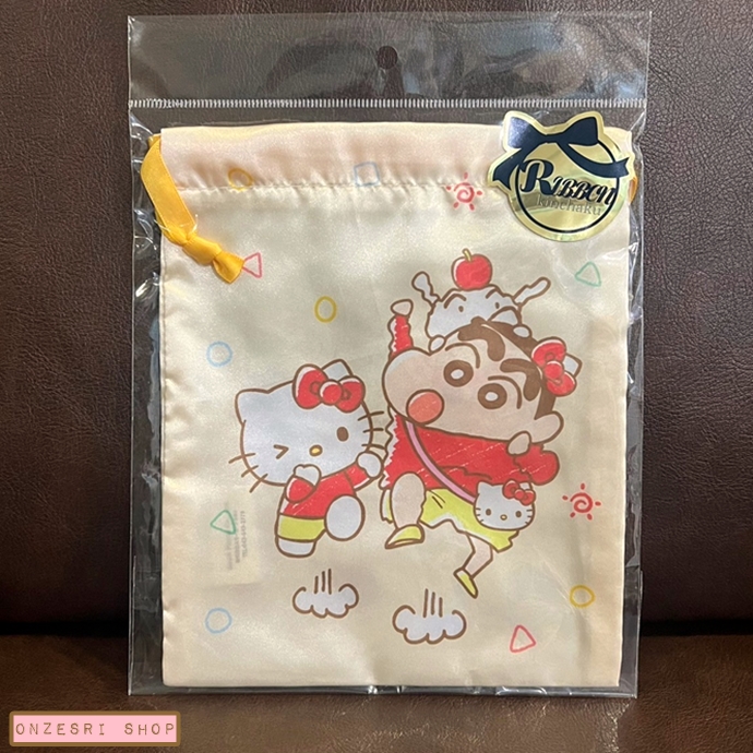 กระเป๋ารูดเชือก Crayon Shinchan x Sanrio Characters ลายกระโดด ขนาด 17 x 19 ซม. เป็นผ้าลื่น ๆ แบบซาติน