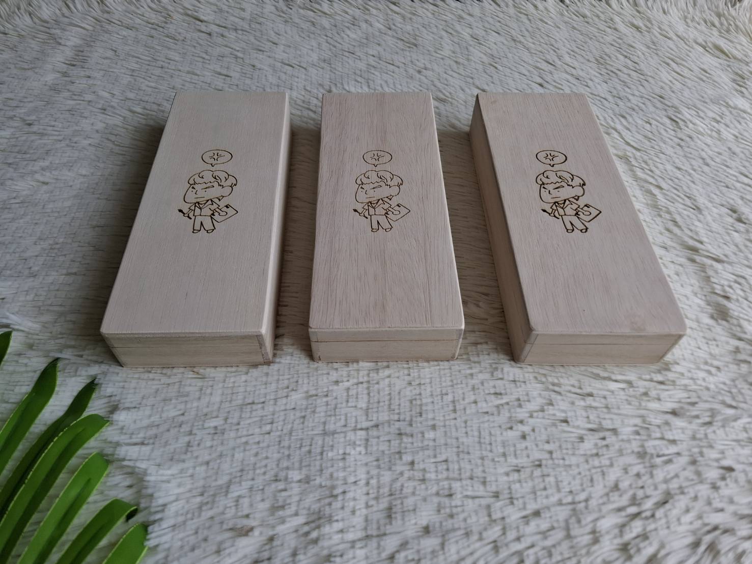 กล่องไม้ใส่ปากกา