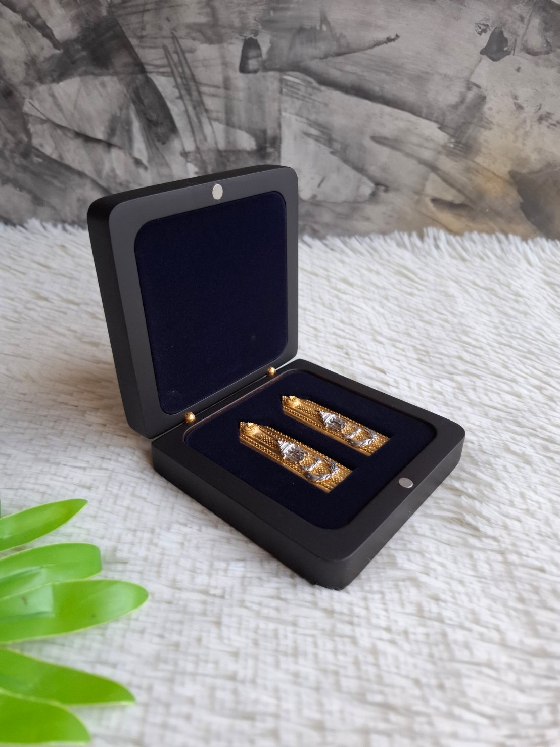 กล่องไม้ใส่อาร์มติดไหล่