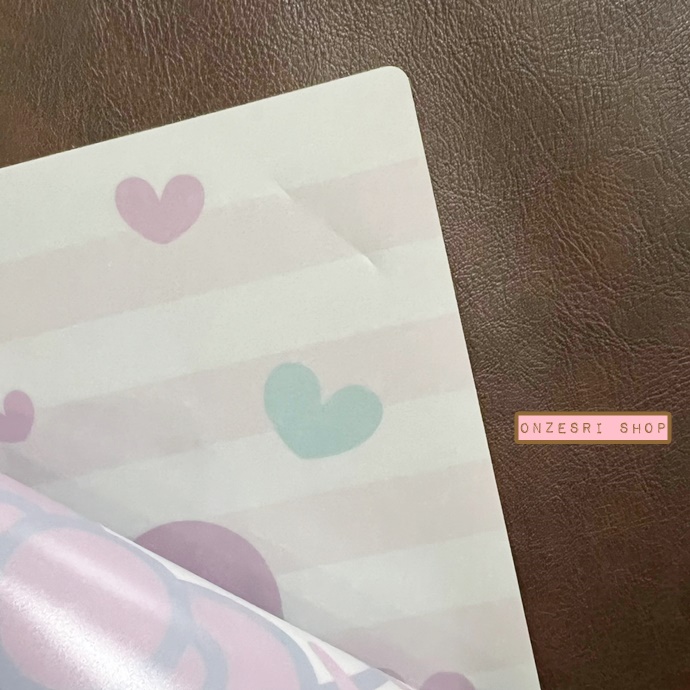 แฟ้ม A4 USJ ลาย Hello Kitty สีขาวชมพู - ฟ้า มาพร้อมสติกเกอร์ลายน่ารัก มีขายเฉพาะที่ Universal Studios Japan เท่านั้น ** ของใหม่ในแพ็ค มีรอยจากการจัดเก็บตรงแฟ้มบ้าง