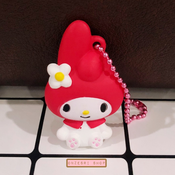 พวงกุญแจ Sanrio Characters Petanko Mascot Team Pink แบบ My Melody ขนาด 5 x 3 ซม. ตรงส่วนที่เป็นสีขาวมีรอย มีลงสีไม่เท่ากัน เป็นตั้งแต่ตอนผลิต