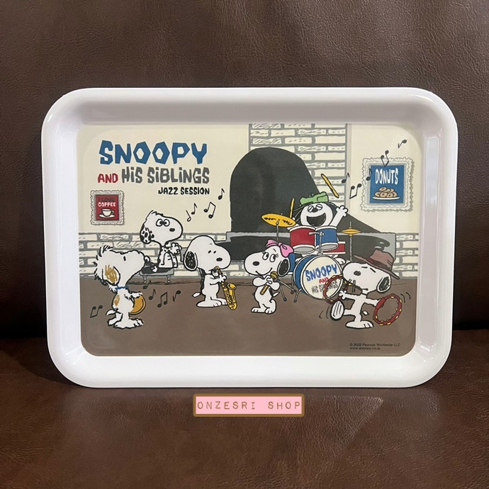 ถาดเมลามีน Snoopy and His Siblings Jazz Session (Limited) ขนาด 30 x 21 x 2 ซม. ไม่มีวางขายทั่วไป เป็นแบบต้องลุ้นกับทางหน้าร้าน Sanrio ที่ญี่ปุ่นเท่านั้น