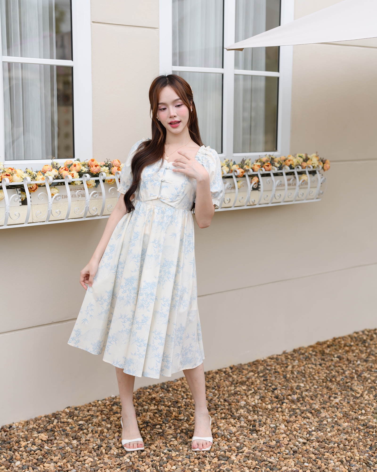 Ellie Leaves Dress เดรสกระดุมจีนลายใบไม้สีฟ้าบนพื้นสีครีม