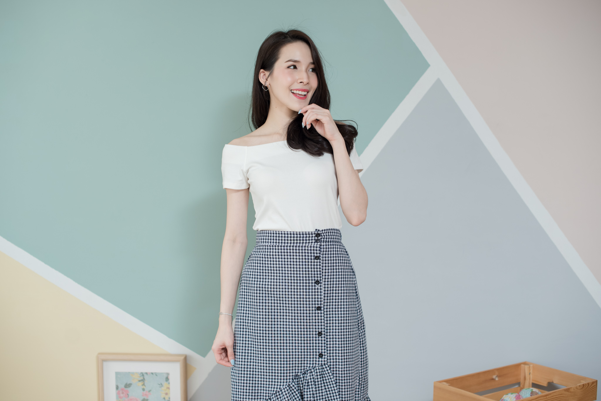 เสื้อยืดปาดไหล่แขนสั้น