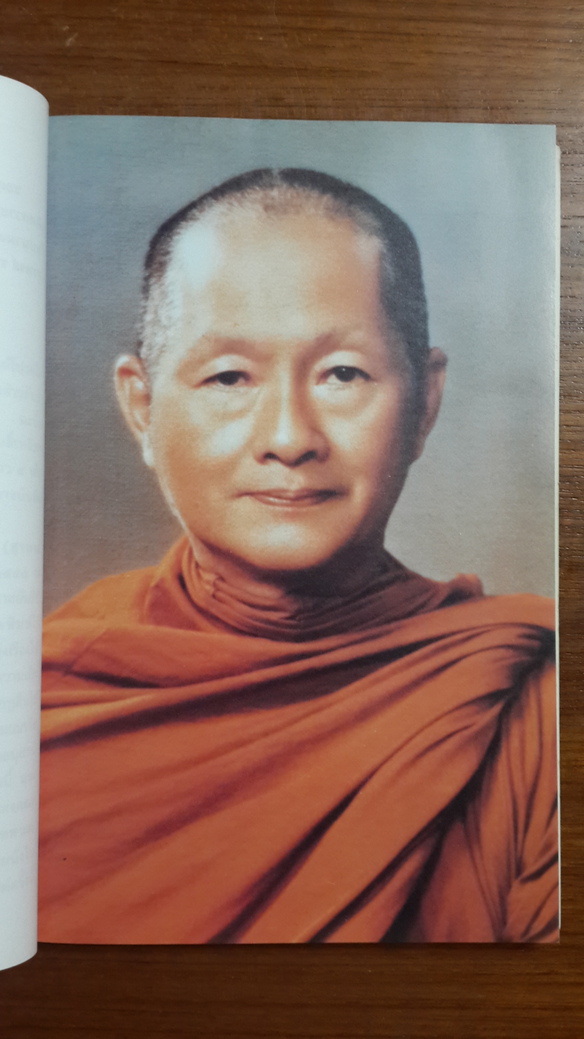 ประวัติวัดตรีทศเทพวรวิหาร และ จิตรกรรมฝาผนังในพระอุโบสถวัดตรีทศเทพ : พิมพ์โดยเสด็จพระราชกุศล ในการเสด็จพระราชทานเพลิงศพ พระเทพวัชรธรรมมาภรณ์