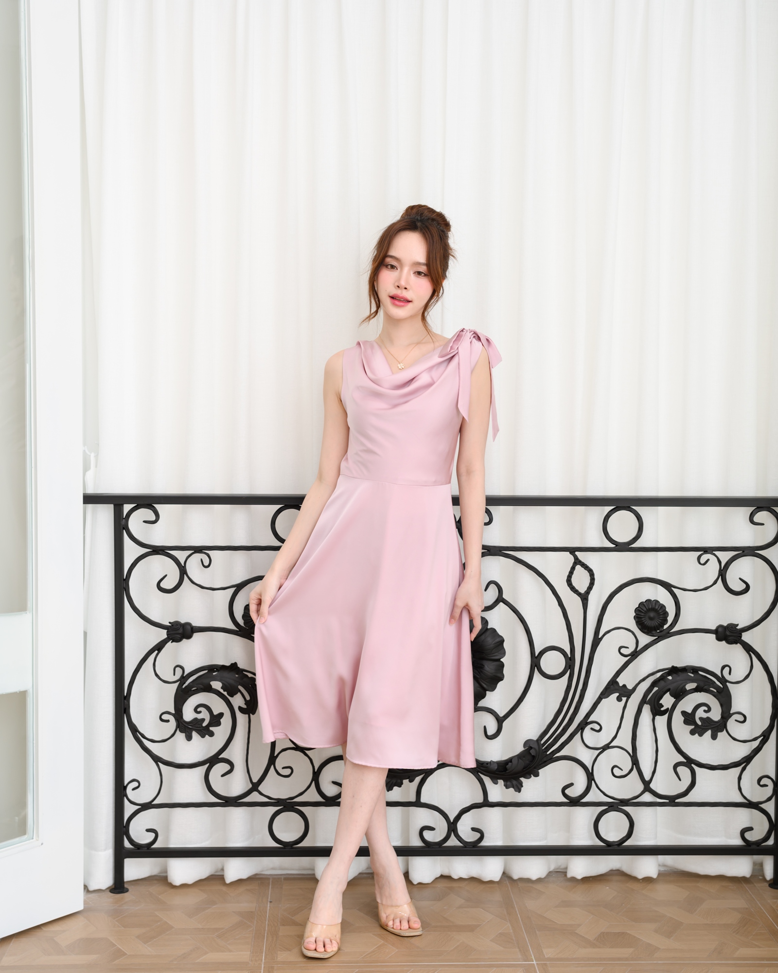 Amour Dress : สีชมพู (โบว์ผูกได้หลายแบบ)
