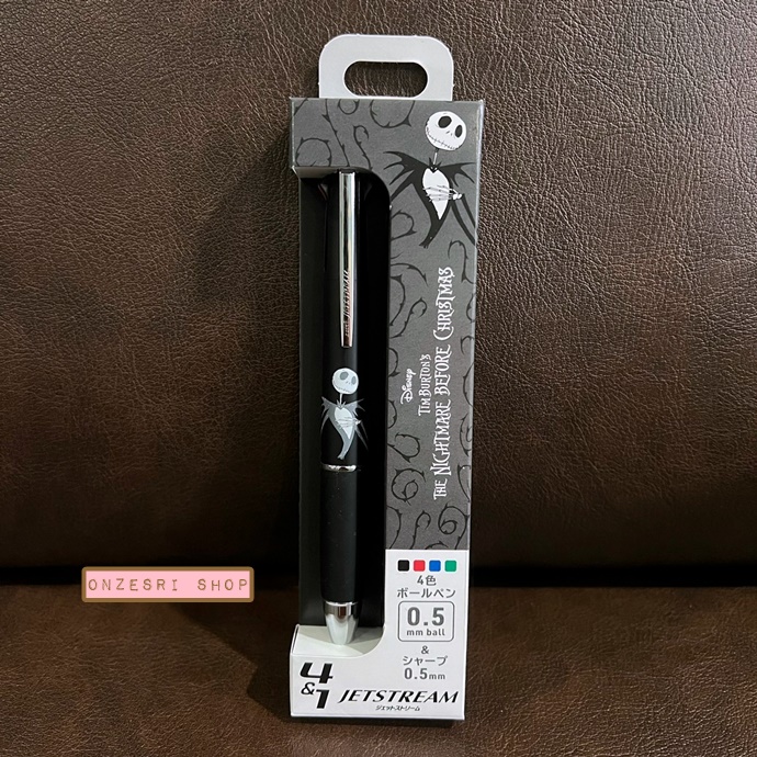 ปากกา Jetstream 4+1 Disney Store Japan Limited ลาย Jack สีดำ (The Nightmare Before Christmas) เป็นปากกาหมึก 4 สี ดำ แดง เขียว น้ำเงิน หัว 0.5 และเป็นดินสอกดในแท่งเดียวกัน