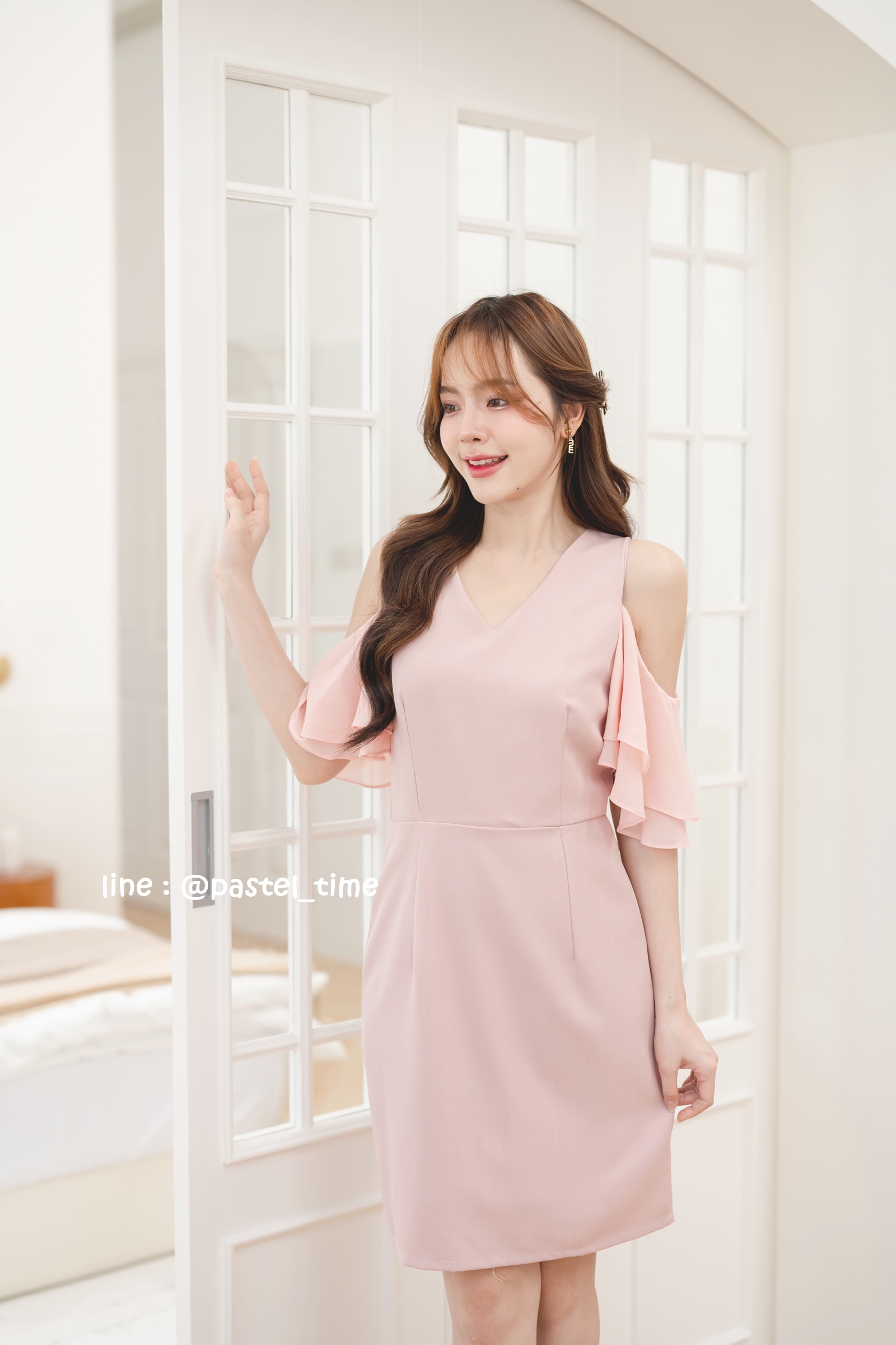 Vela off-shoulder dress : สีชมพู