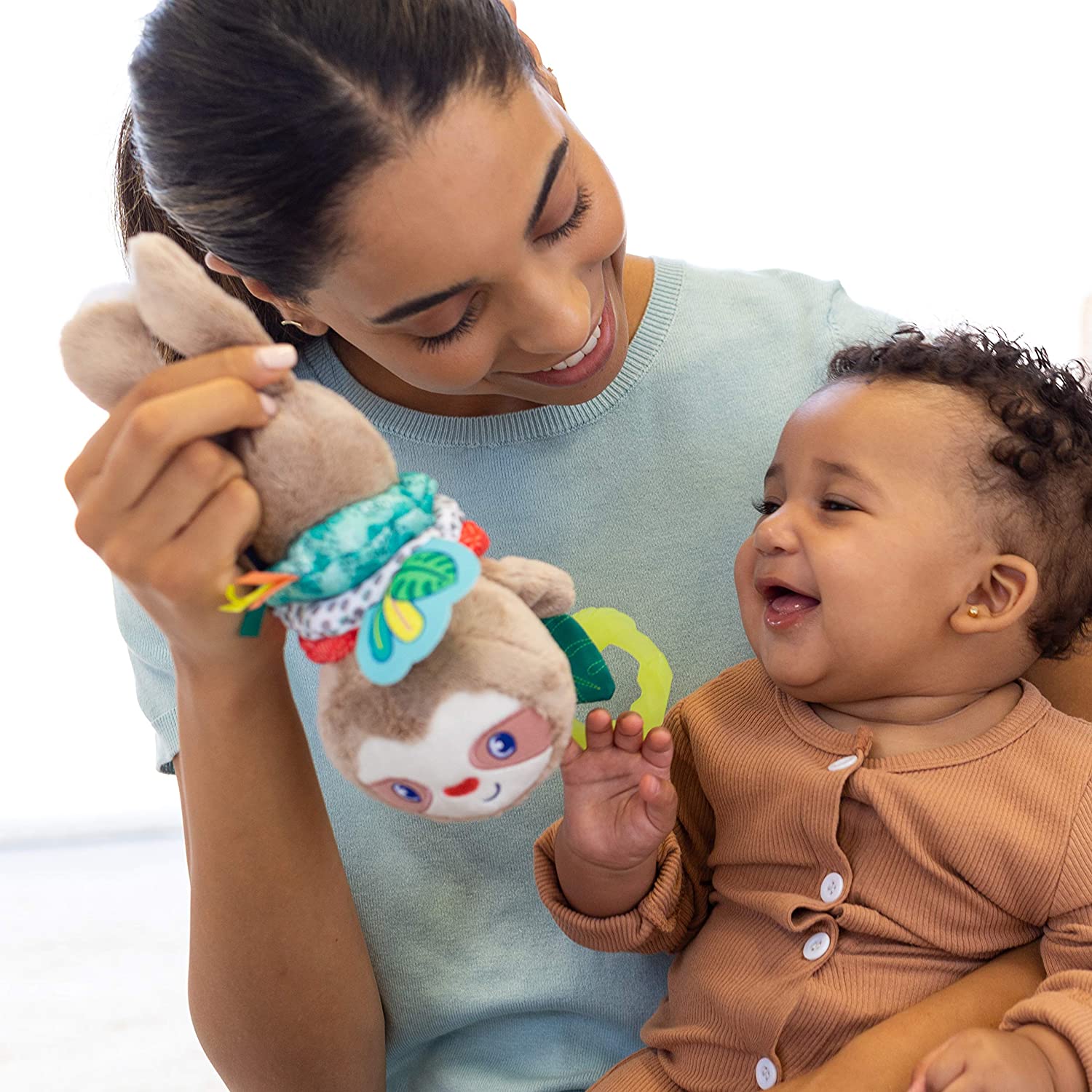 infantino โมบายห้อยรถเข็น ตุ๊กตาสล็อต Music and Motion Pulldown Sloth