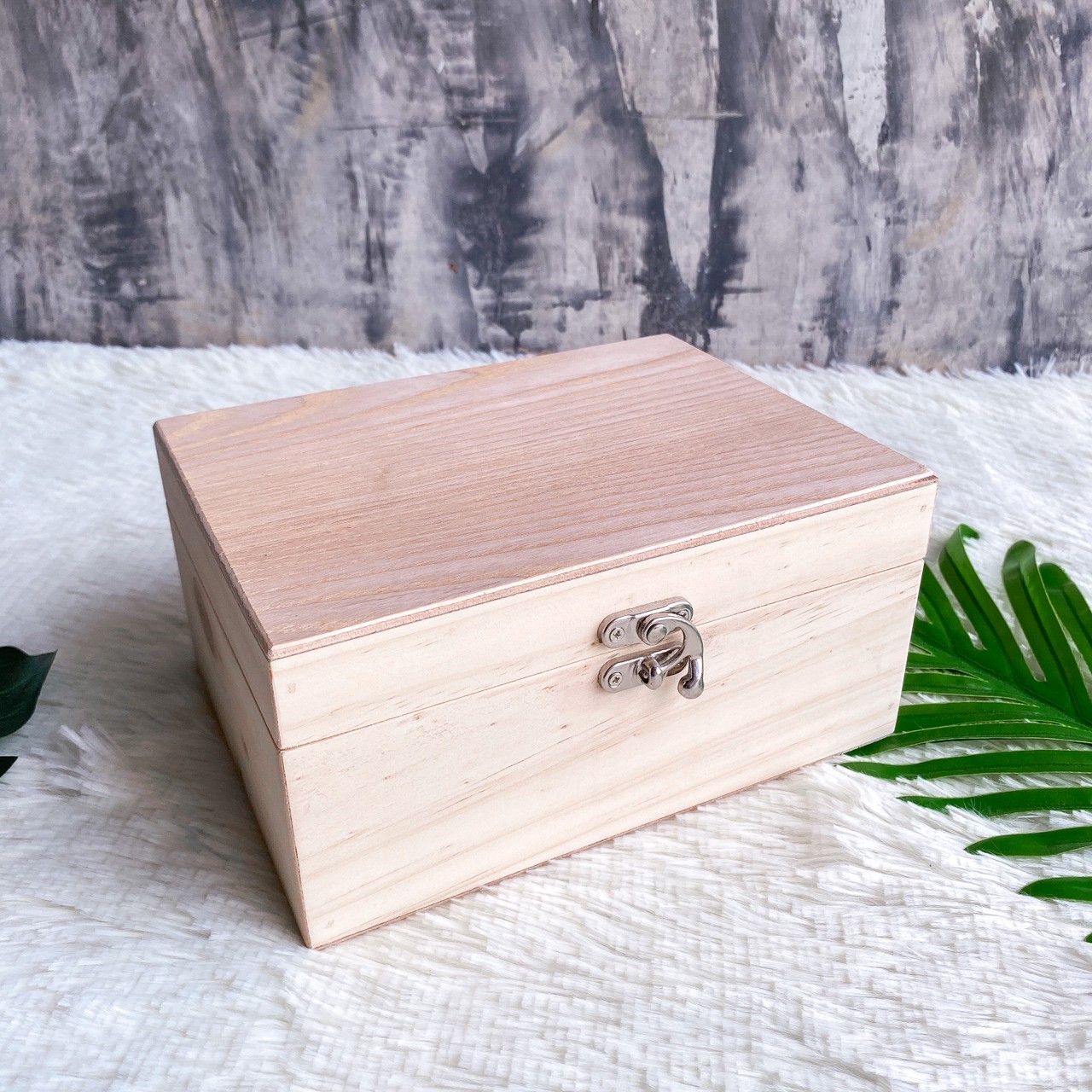 กล่องไม้ฝาล็อค (Lock box)