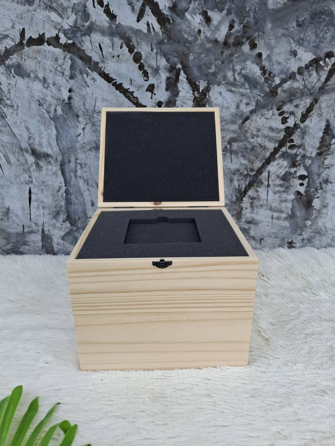 กล่องไม้ใส่โมเดลตุ๊กตา