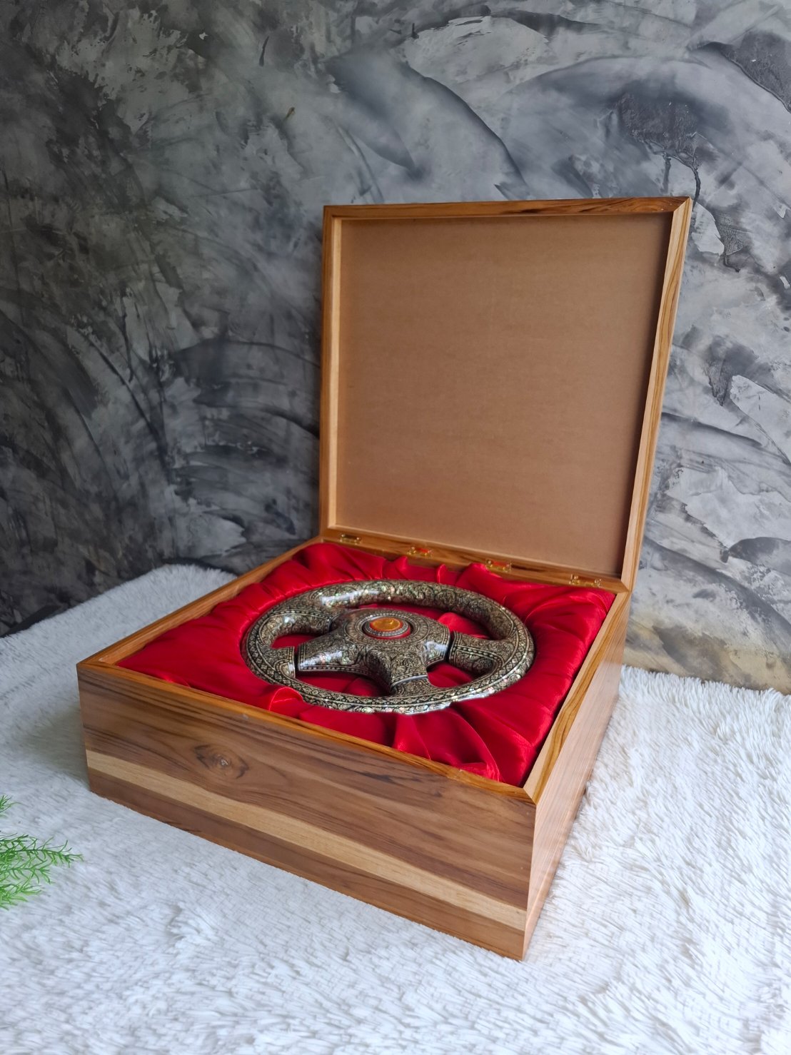 กล่องไม้สักใส่พวงมาลัยรถยนต์