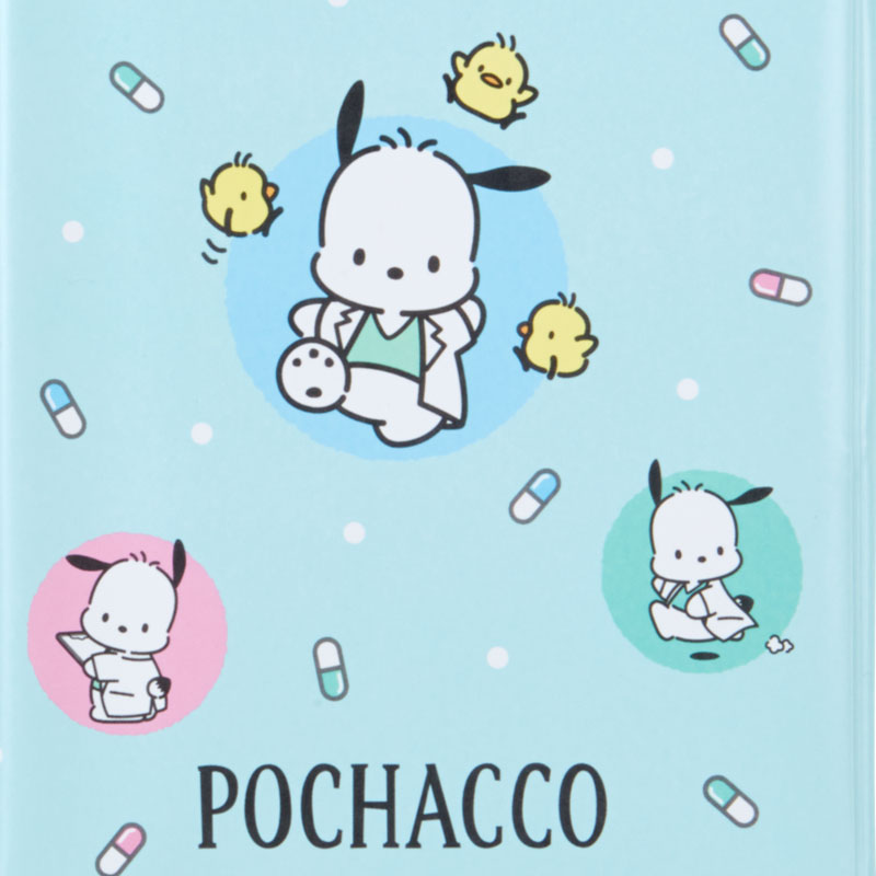 สมุดเก็บบัตร Sanrio Notebook & Ticket Medicine Case แบบคุณหมอ Pochacco ขนาด 12 x 0.5 x 16.5 ซม. ใส่การ์ดได้ 9 ใบ มีช่องซิปใส่ของ ใส่สมุดเล่มเล็กได้