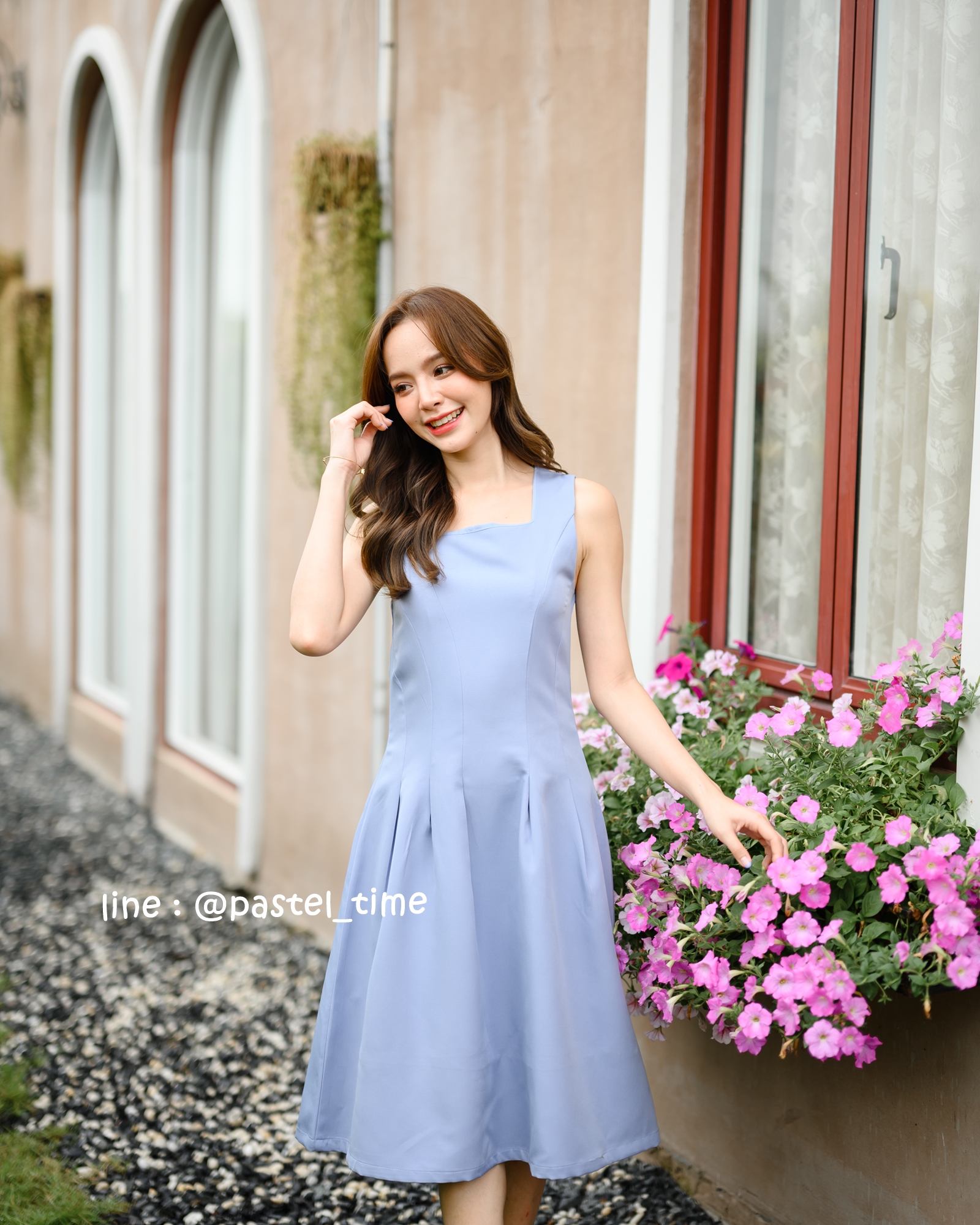 Rochelle Midi Dress - สีฟ้าคราม **มีแต่ S**