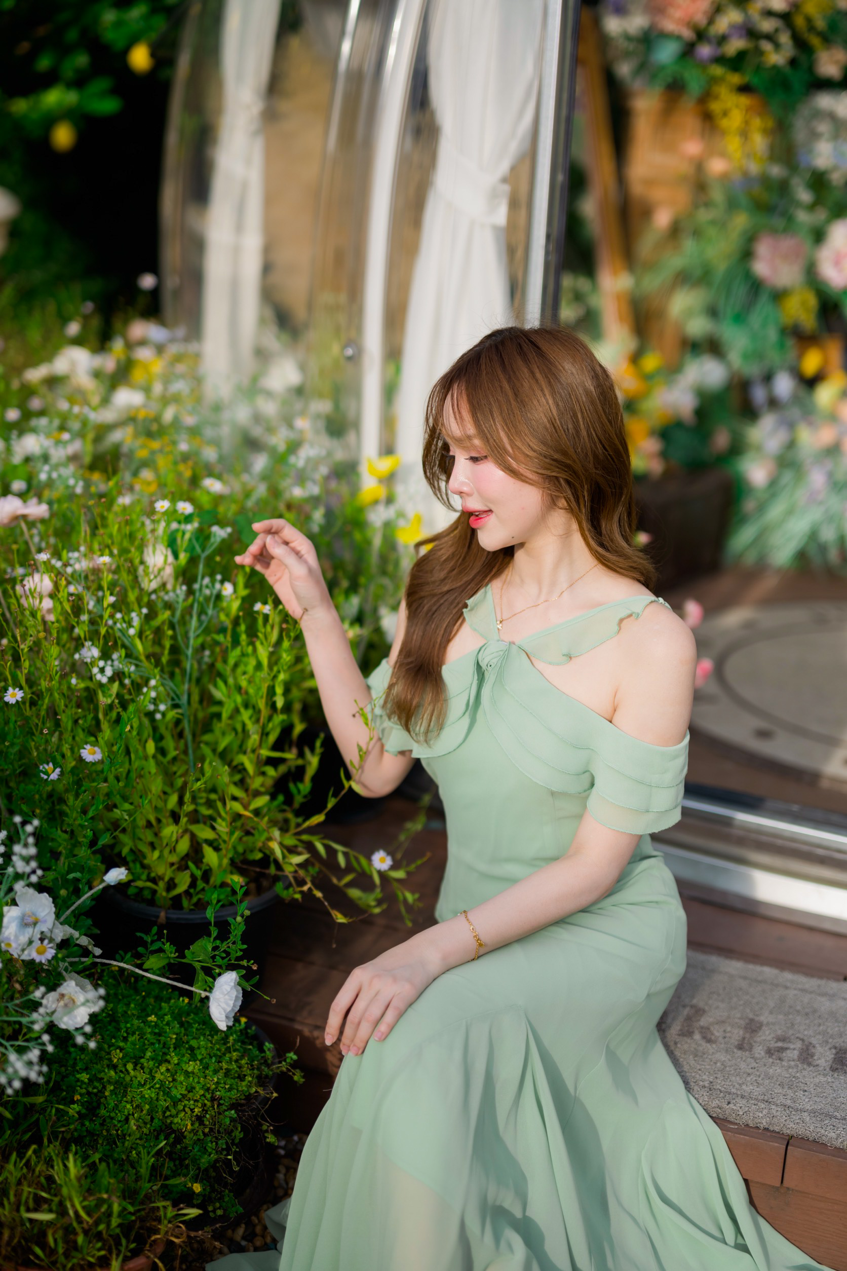 Fay Off-Shoulder Maxi Dress – Pastel Green สีเขียว