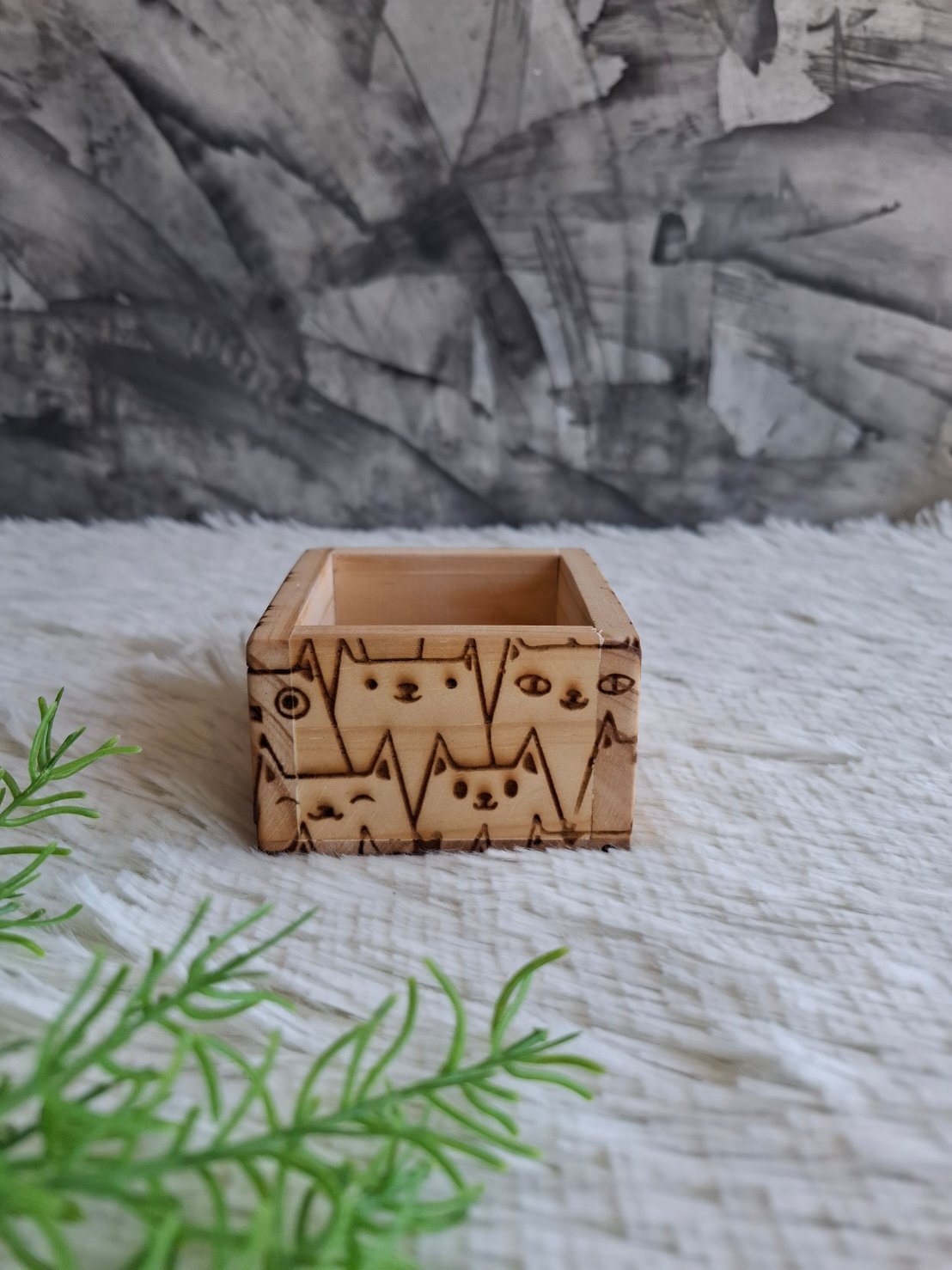 ถาดไม้สน