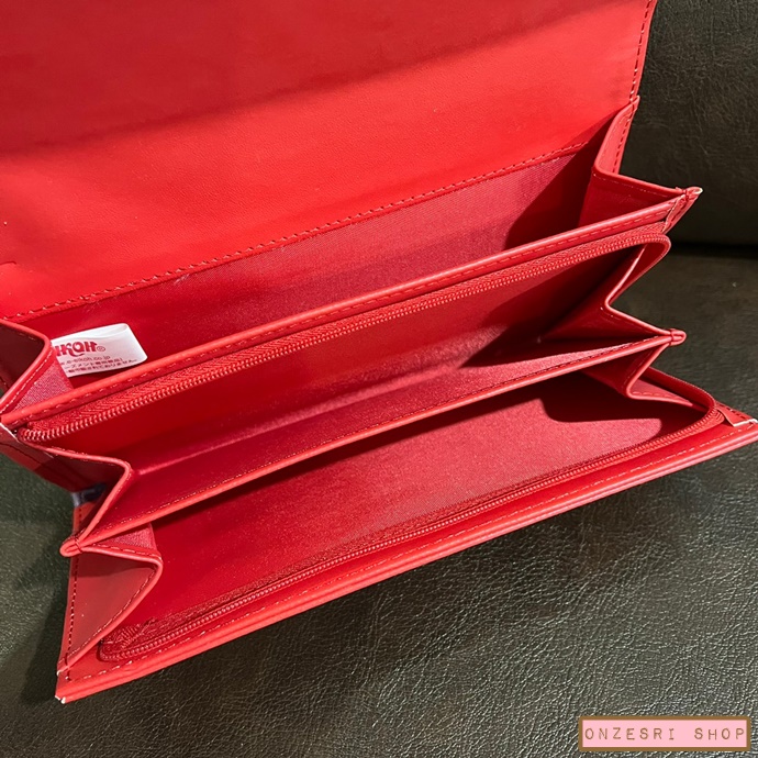 กระเป๋าสตางค์ใบยาว Hello Kitty Daruma (Limited) ทำจากผ้า & หนังเทียม ขนาด 19 x 12 ซม. มีช่องใส่บัตร ช่องซิป มี 2 สีให้เลือก