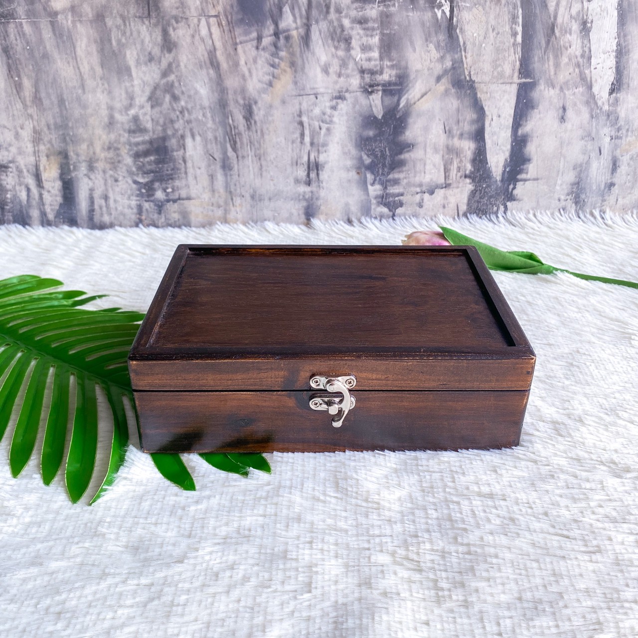 กล่องไม้สนฝาล็อคกัดโค้ง (Wooden box with lock lid)