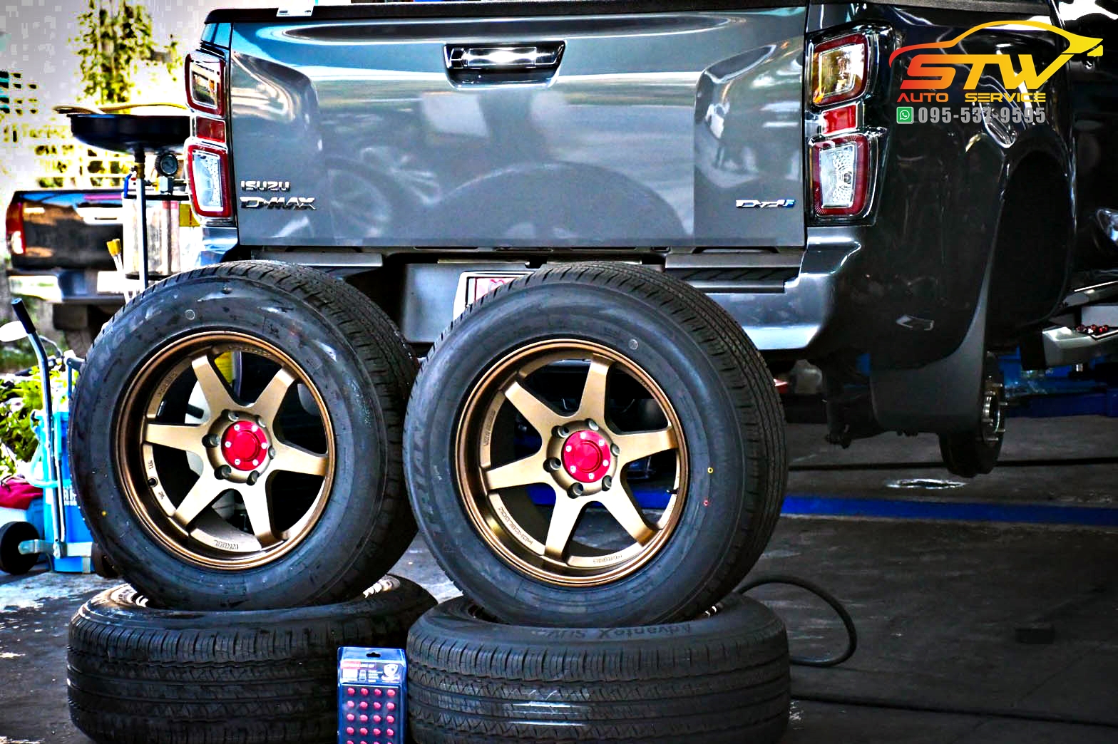 TE37 18x9.5 Et+20 Pcd:6x139.7 TRIANGLE TR259 265/60R18