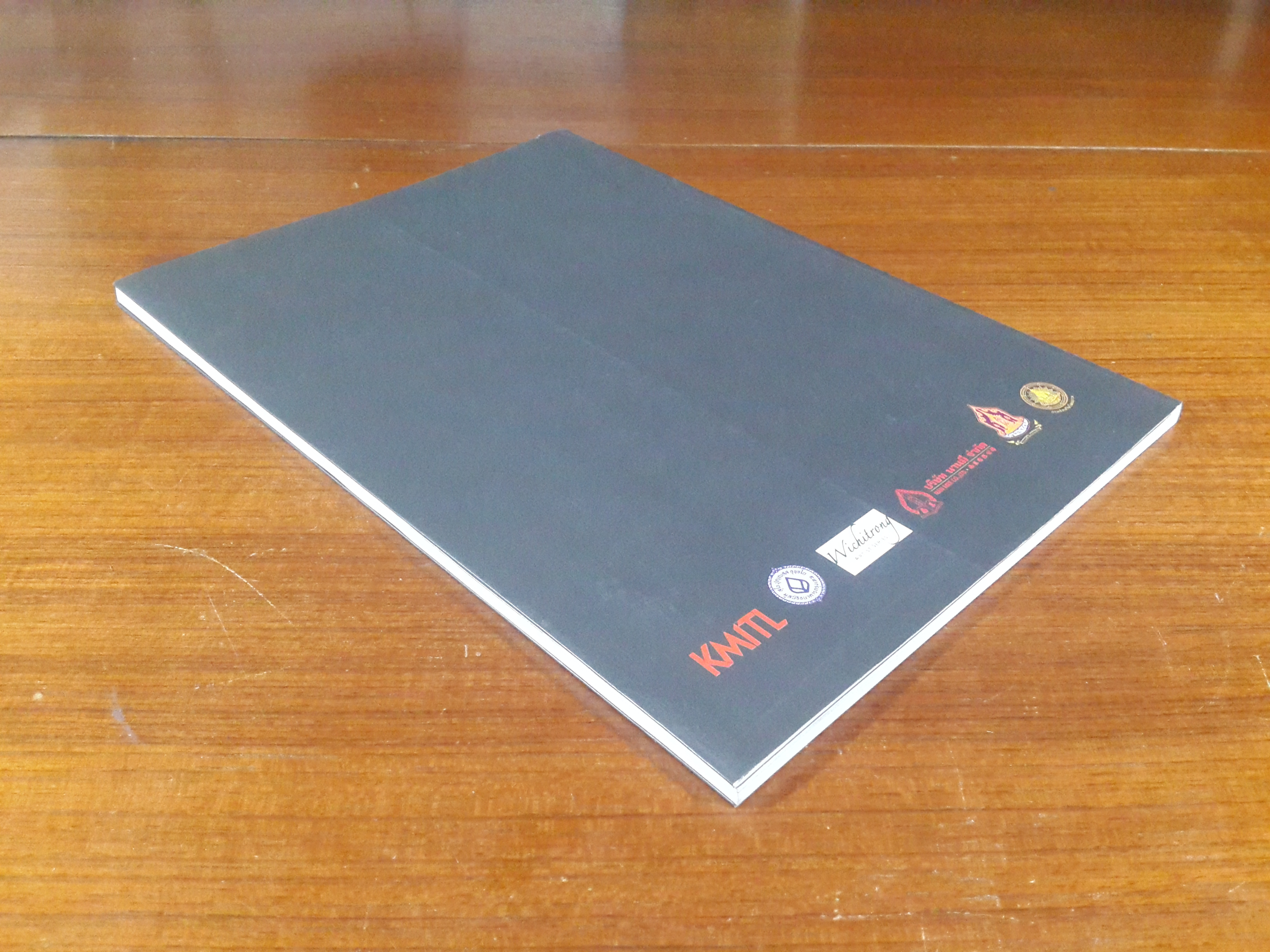 ต่างผนัง ต่างที่ว่าง ต่างความคิด : นิทรรศการศิลป ภาควิชาวิจิตรศิลป์ สถาบันเทคโนโลยีพระจอมเกล้าเจ้าคุณทหารลาดกระบัง