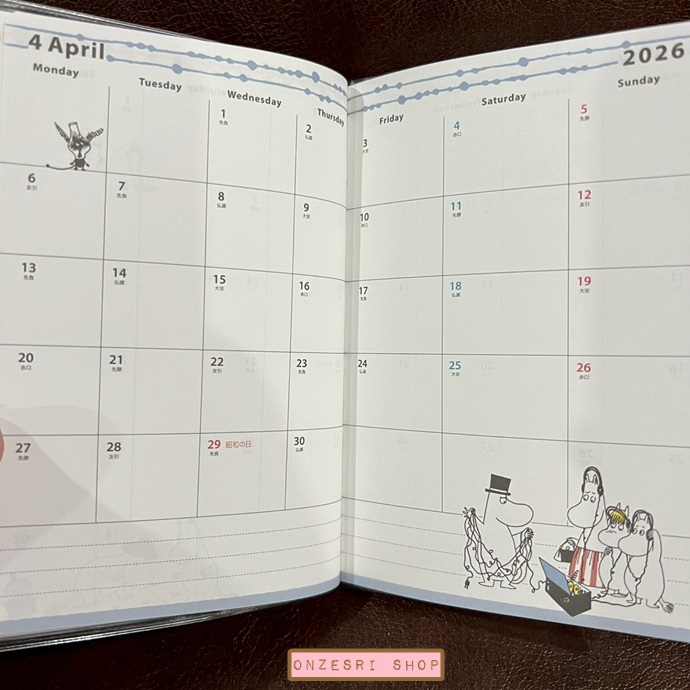 สมุด 2026 Schedule Book เล่มเล็ก B7 ลาย Moomin Dining ขนาด 8.9 x 13.4 ซม. (64 หน้า) มีให้จดตั้งแต่เดือน 10/2025 - 12/2026 เป็นปฎิทินแบบ monthly