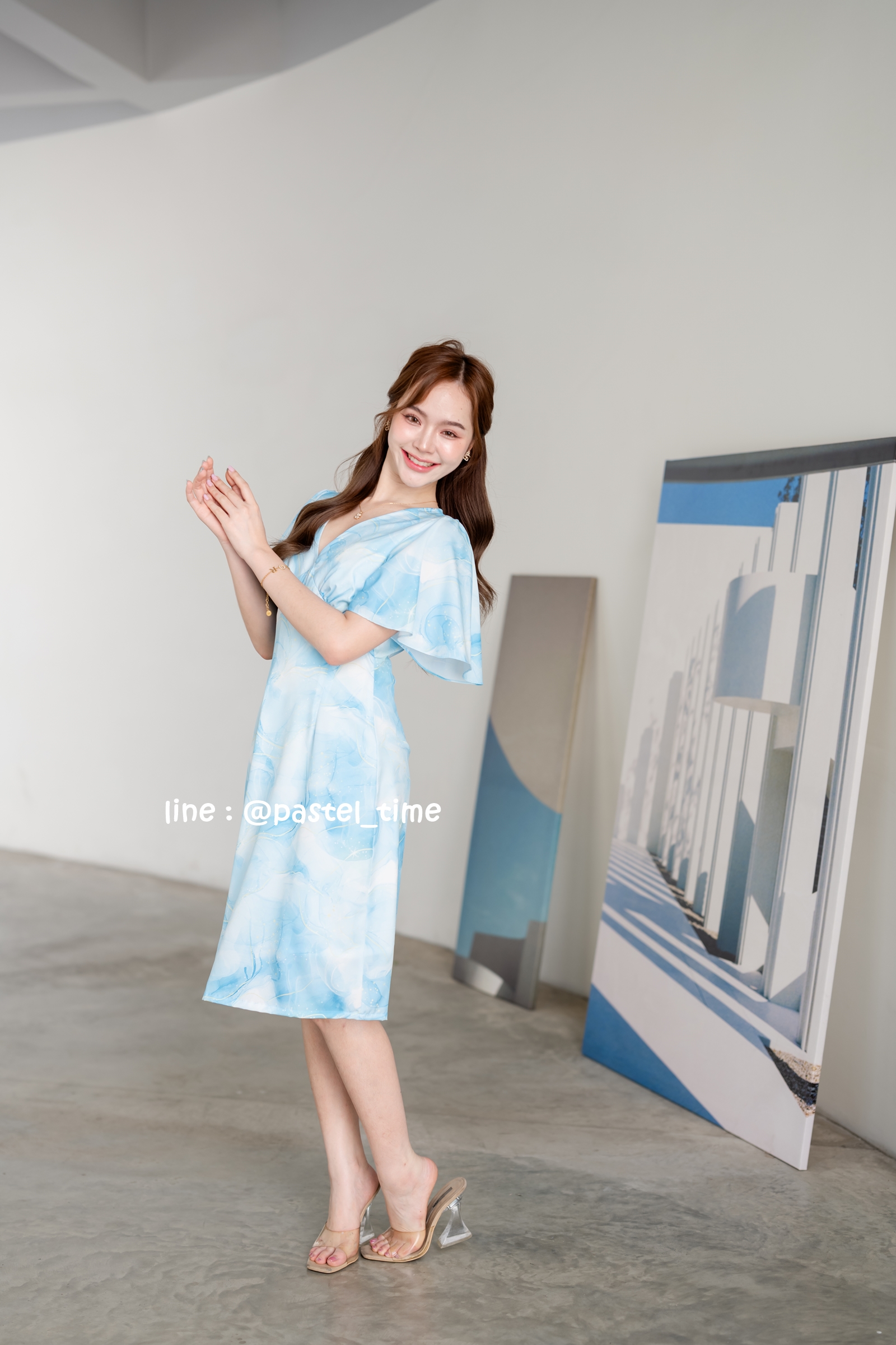 Sassy Marble Midi Dress : Vivid Blue โทนฟ้าสดใส