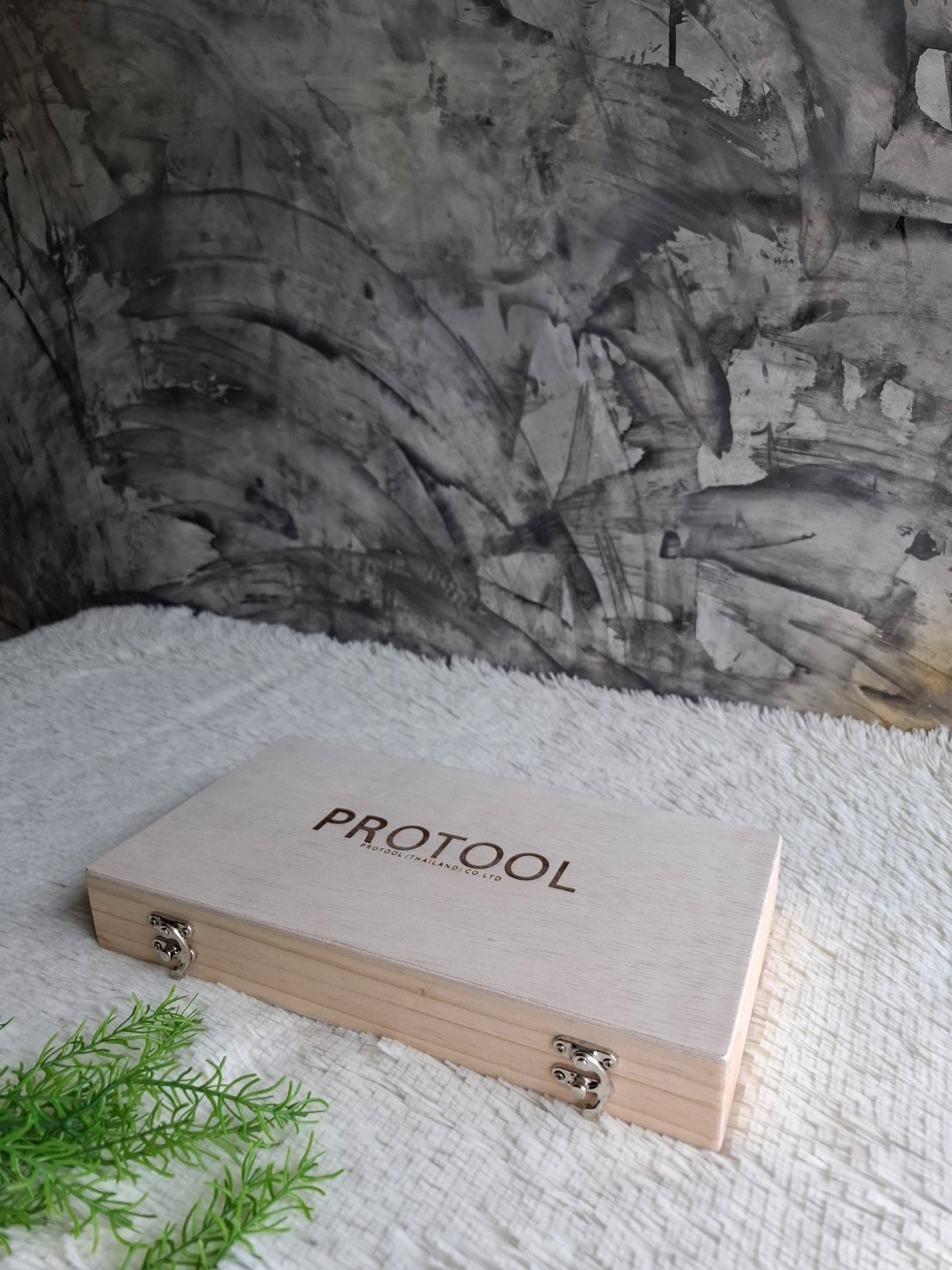 กล่องไม้สนฝาล็อค