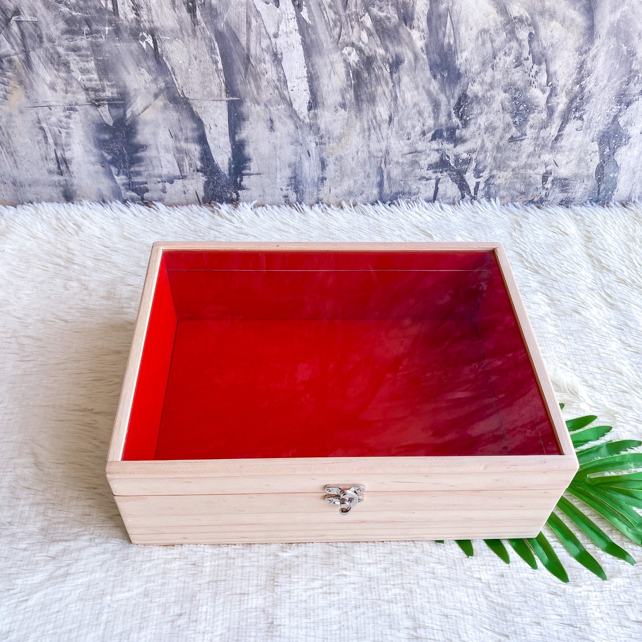 กล่องฝากระจก ฝาล็อค บุผ้ากำมะหยี่