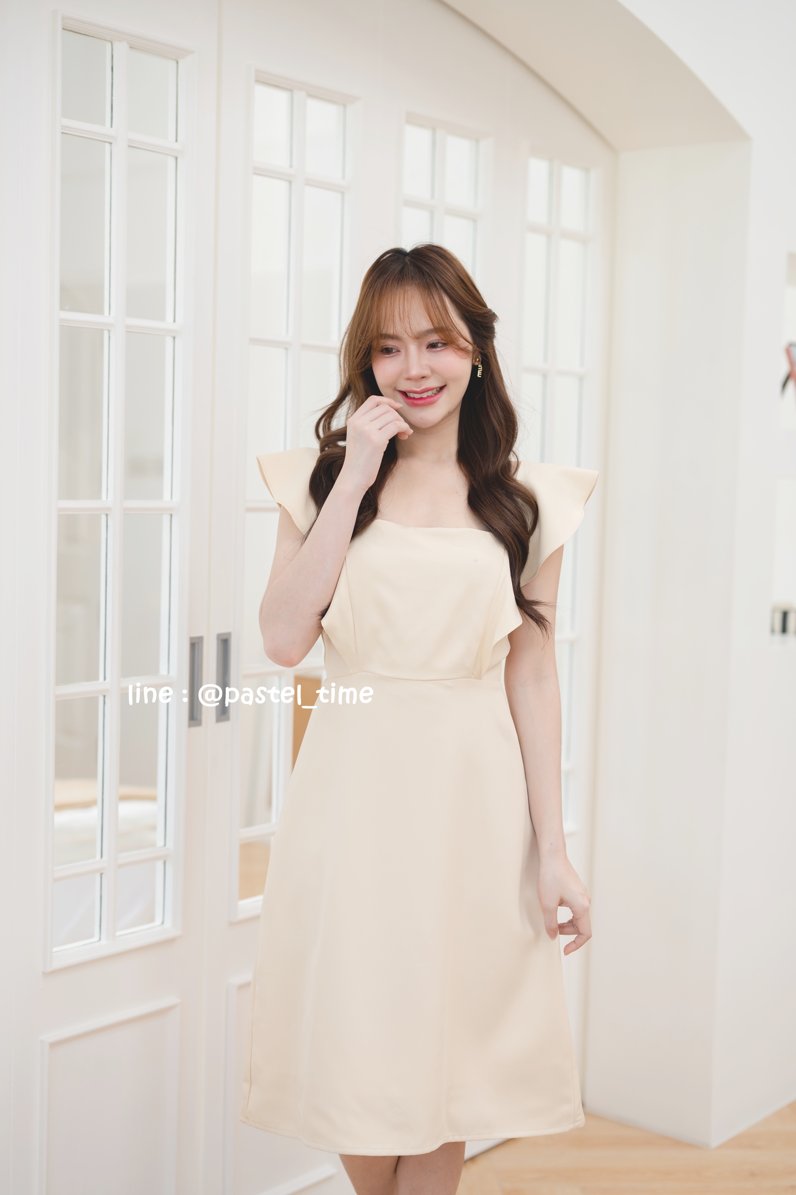 Rika Ruffle Dress : สีครีม