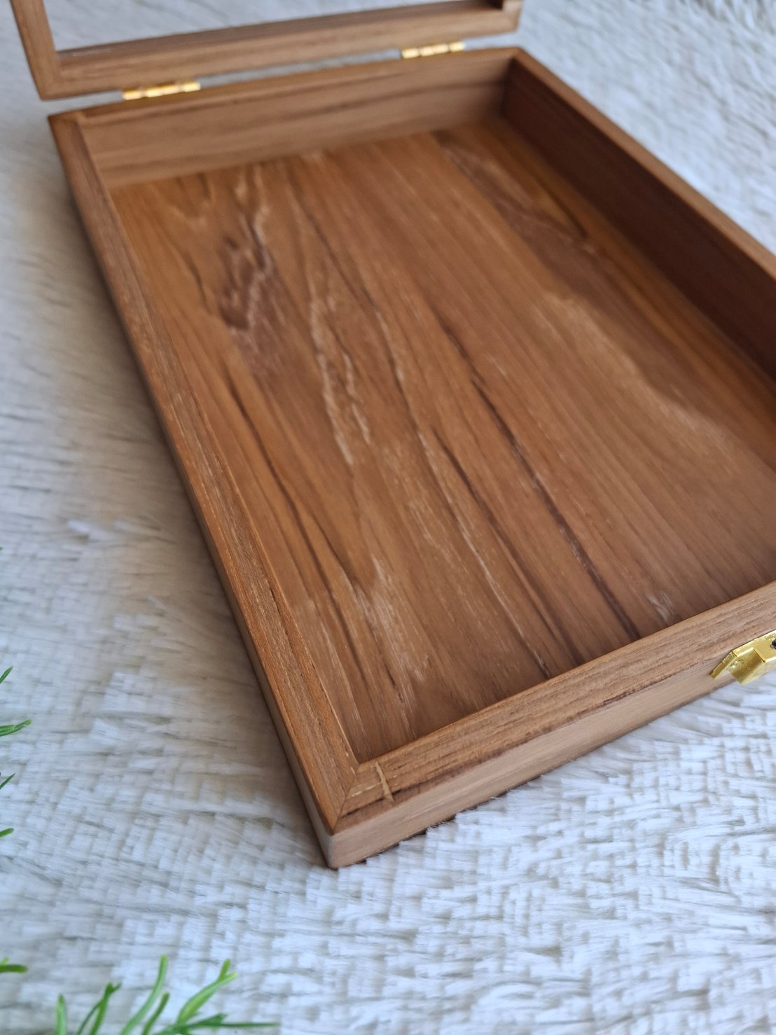 กล่องไม้สักฝาอะครีลิค