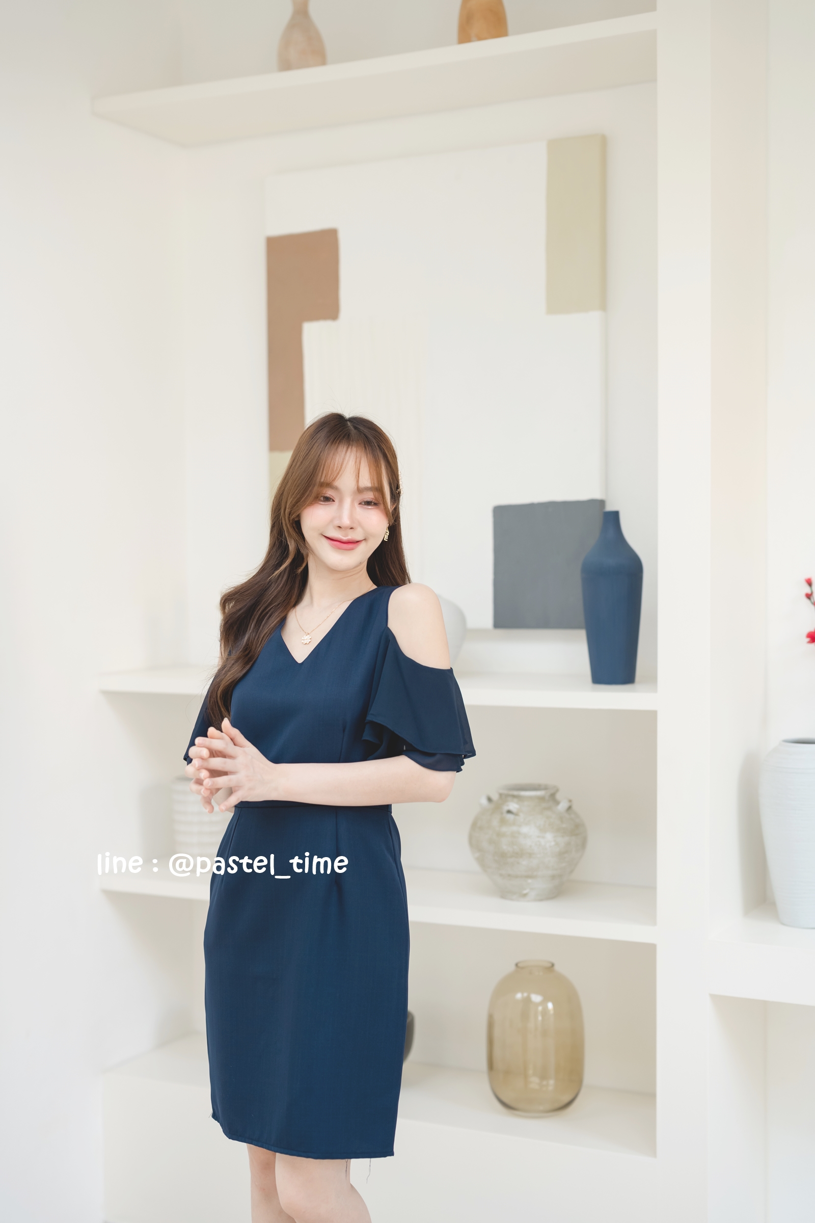 Vela off-shoulder dress : สีกรม