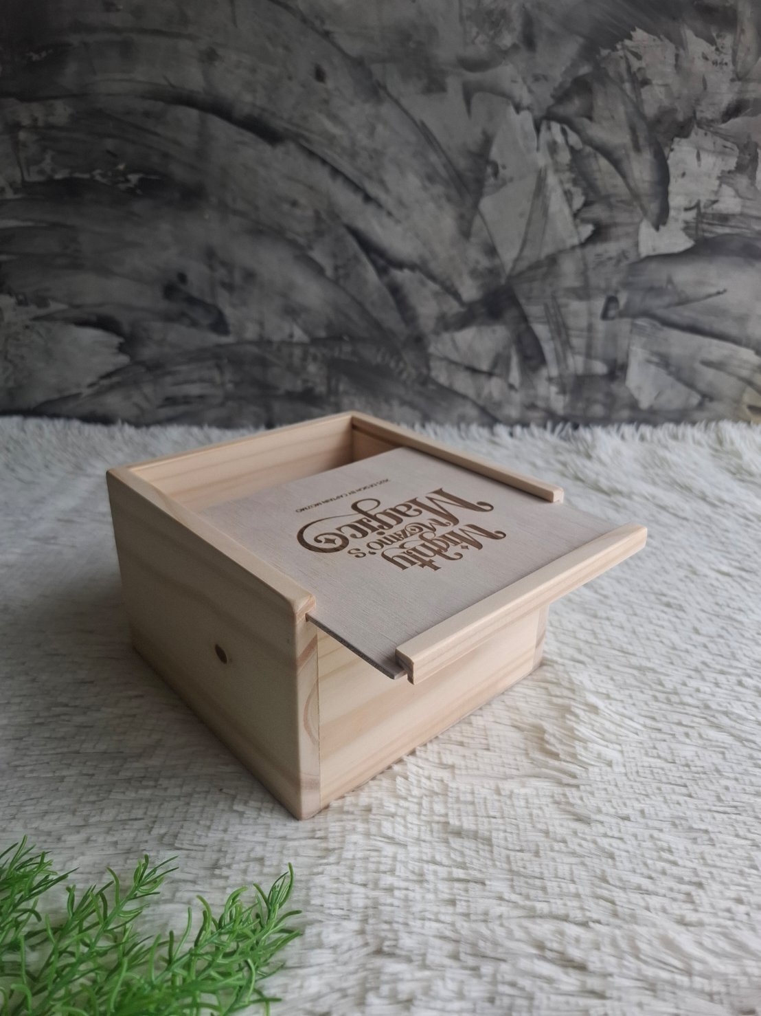 กล่องไม้ใส่โมเดลตุ๊กตา