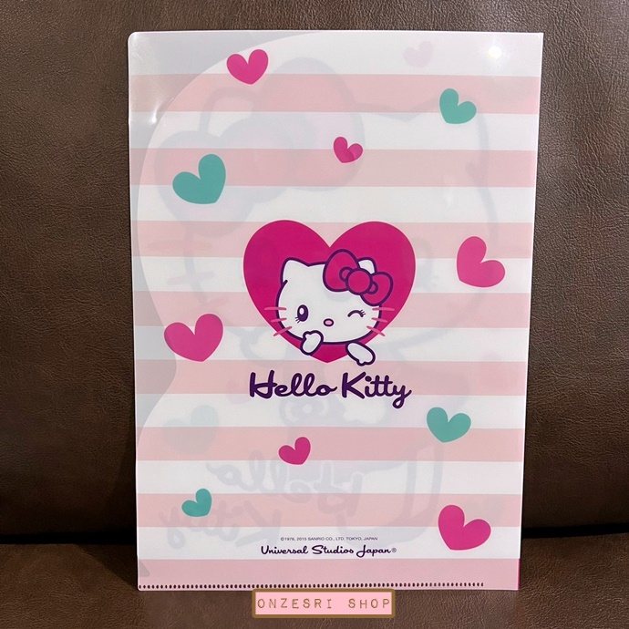 แฟ้ม A4 USJ ลาย Hello Kitty สีขาวชมพู - ฟ้า มาพร้อมสติกเกอร์ลายน่ารัก มีขายเฉพาะที่ Universal Studios Japan เท่านั้น ** ของใหม่ในแพ็ค มีรอยจากการจัดเก็บตรงแฟ้มบ้าง