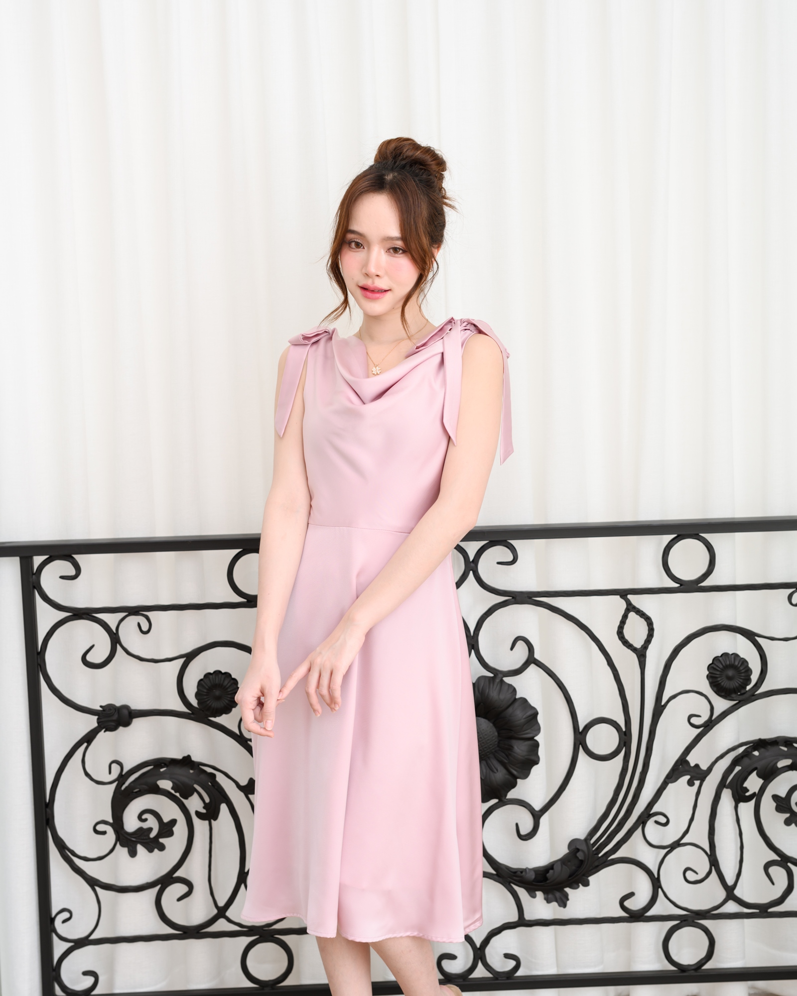 Amour Dress : สีชมพู (โบว์ผูกได้หลายแบบ)