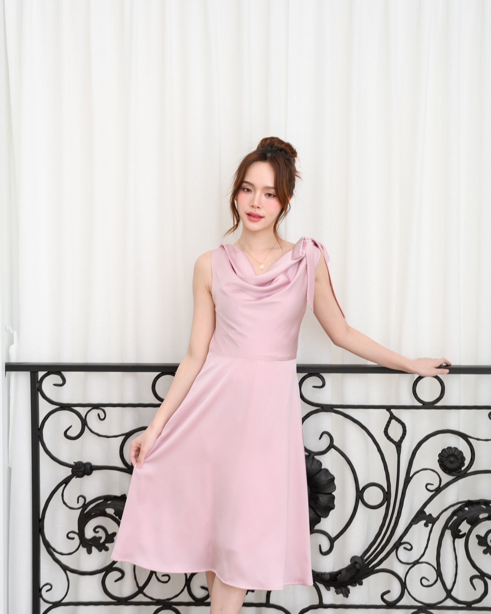 Amour Dress : สีชมพู (โบว์ผูกได้หลายแบบ)