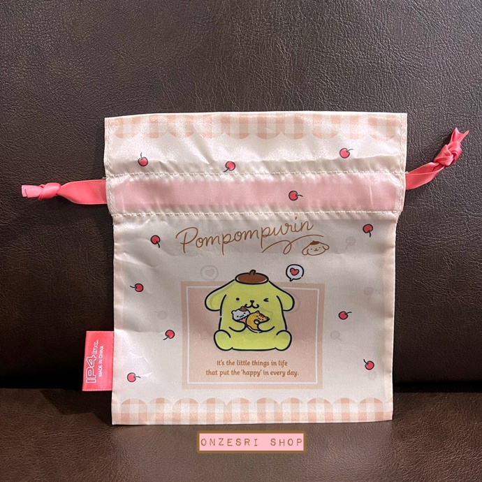 กระเป๋ารูดเชือก Sanrio Happy Everyday Drawstring Collection เป็นเหมือนผ้าลื่น ๆ ขนาด 15 x 16 ซม. มี 6 แบบให้เลือก