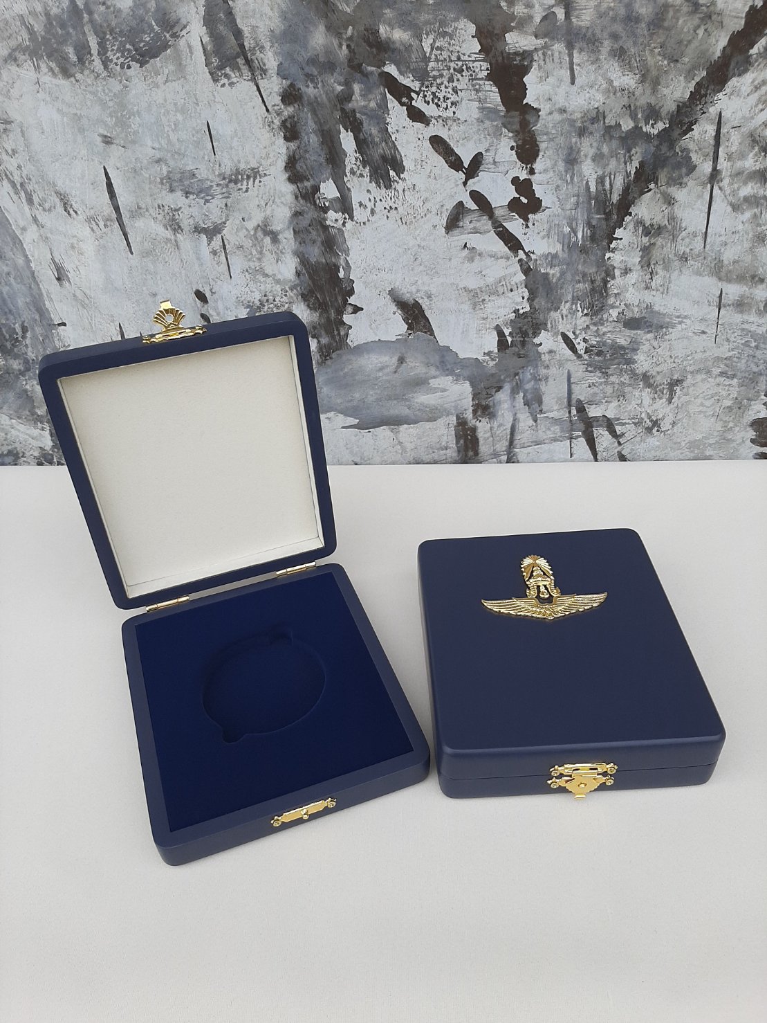 กล่องไม้ใส่เหรียญที่ระลึก