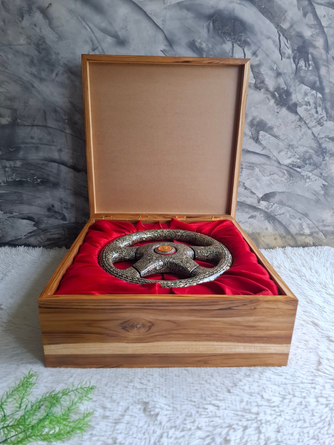 กล่องไม้สักใส่พวงมาลัยรถยนต์