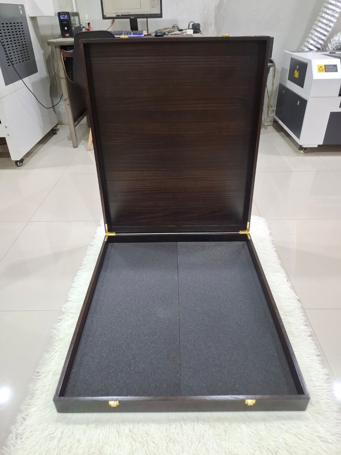 กล่องไม้สนฝาล็อค