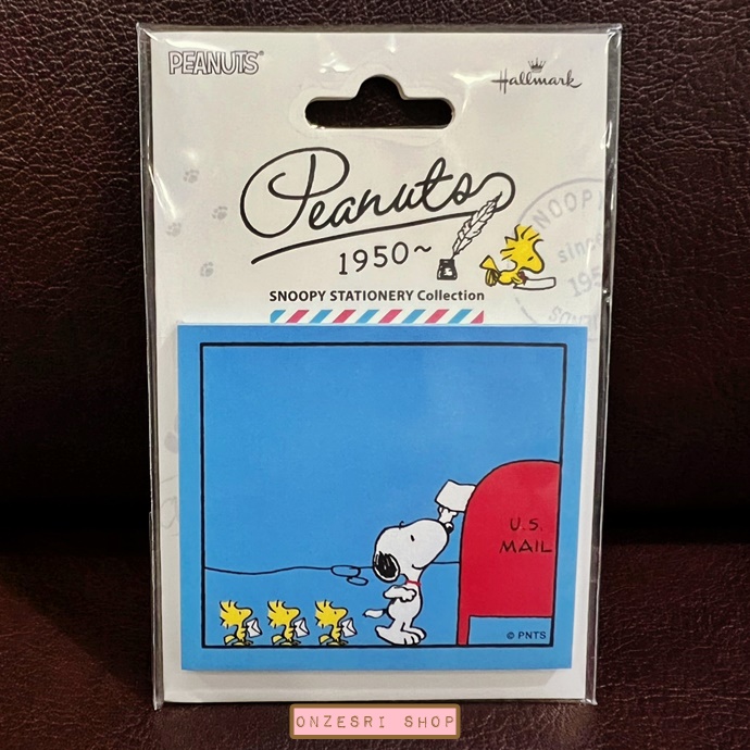 กระดาษโน้ตมีกาว Snoopy x Hallmark Sticky Memo ลายส่งจดหมาย สีฟ้า ขนาด 5.4 x 6.2 ซม. มี 30 แผ่น