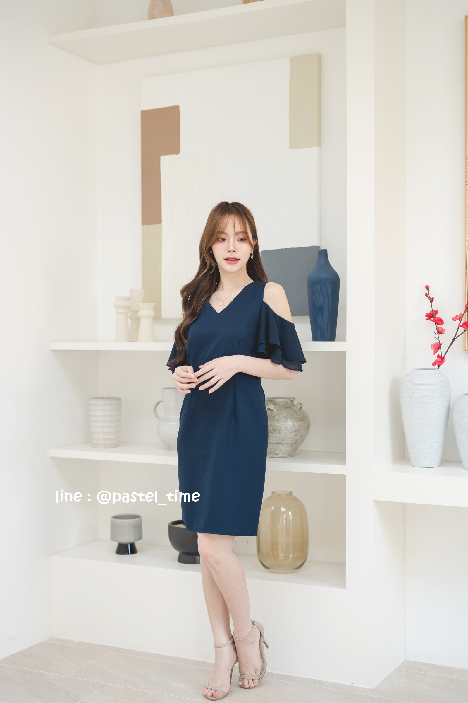 Vela off-shoulder dress : สีกรม
