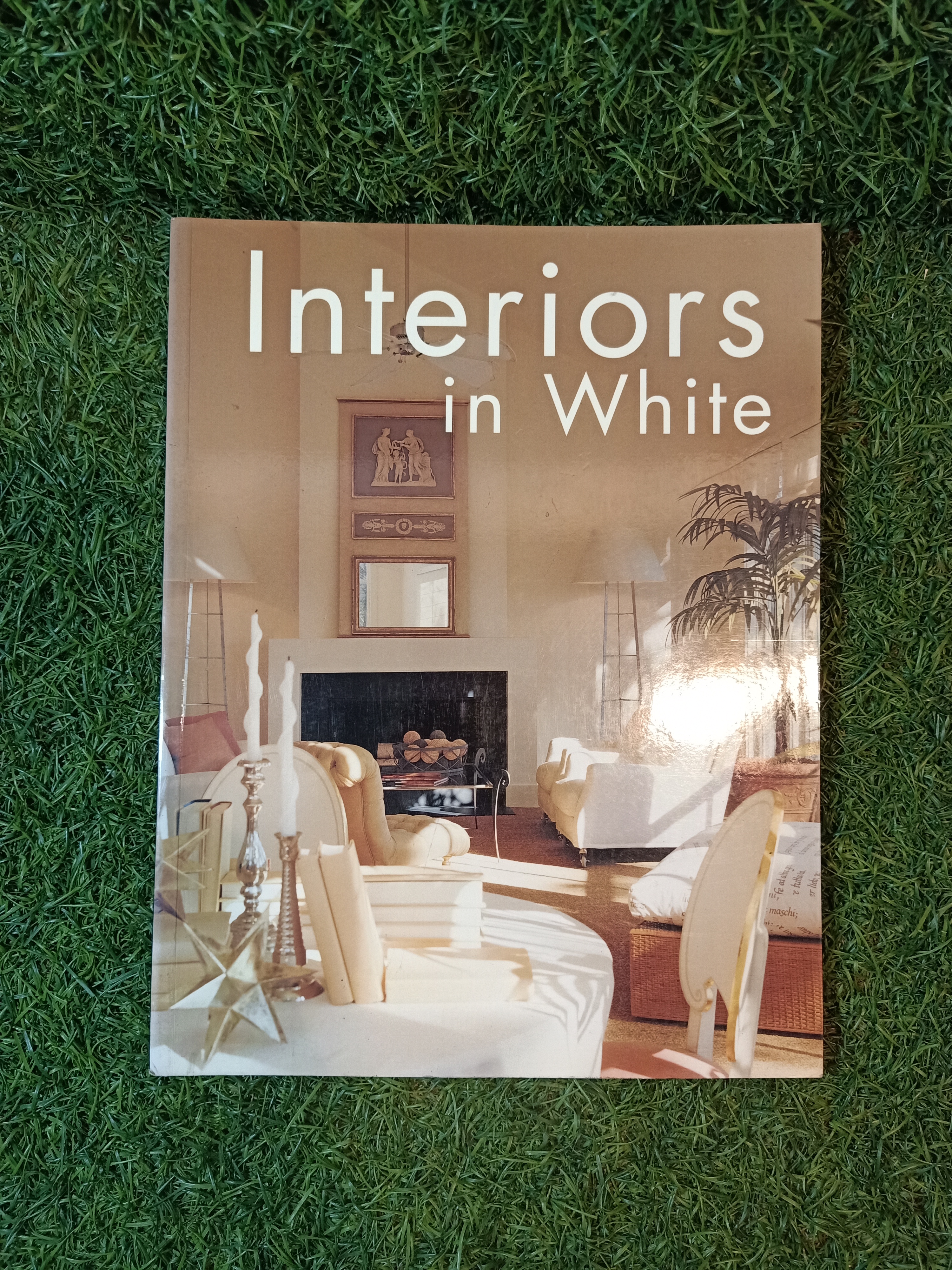 lnteriors in White(หนังสือไม่สมบรูณ์มีรอยด้านสันข้างใน) / ROCKPORT PUBLISHERS