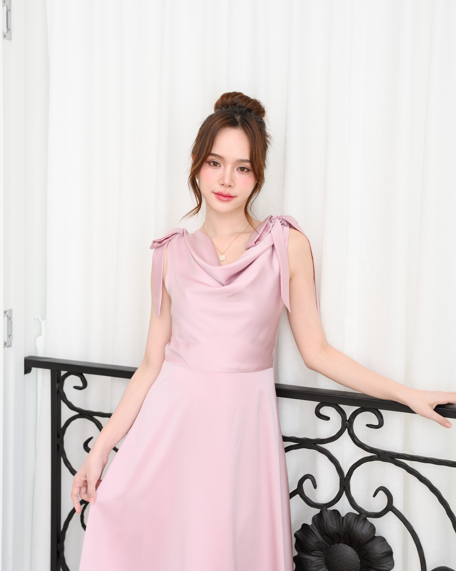 Amour Dress : สีชมพู (โบว์ผูกได้หลายแบบ)