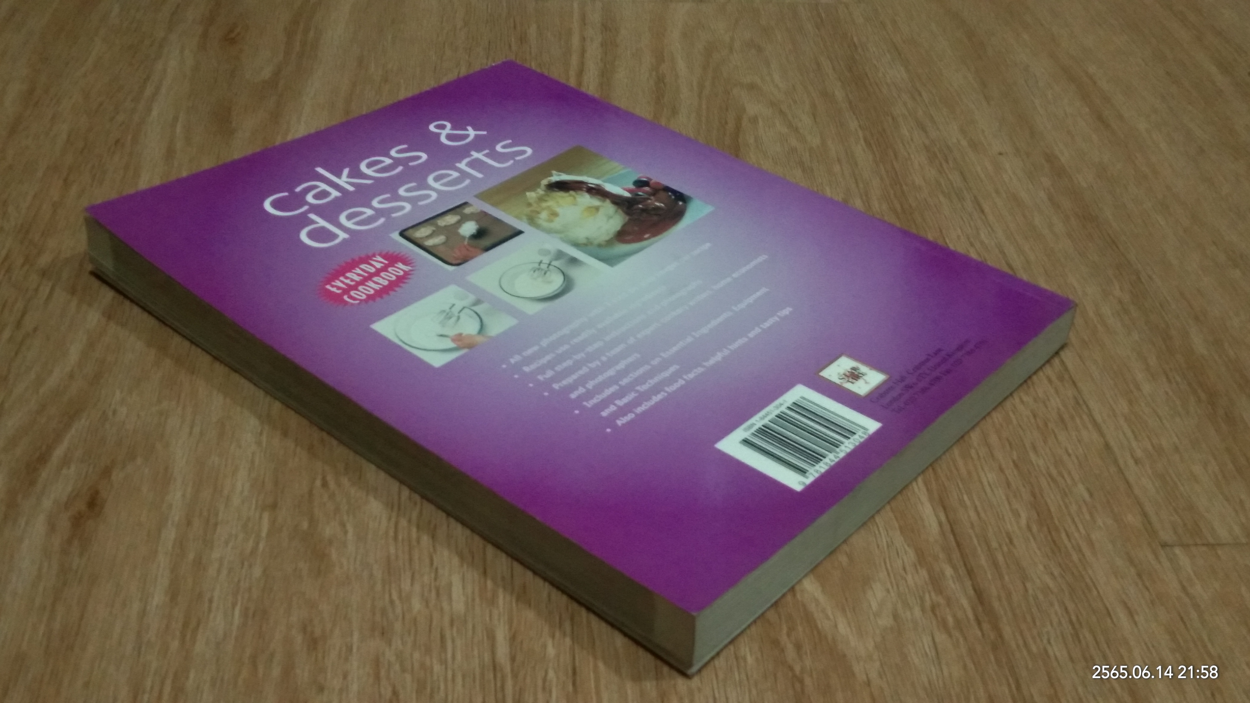 EVERYDAY COOKBOOK : cakes & desserts