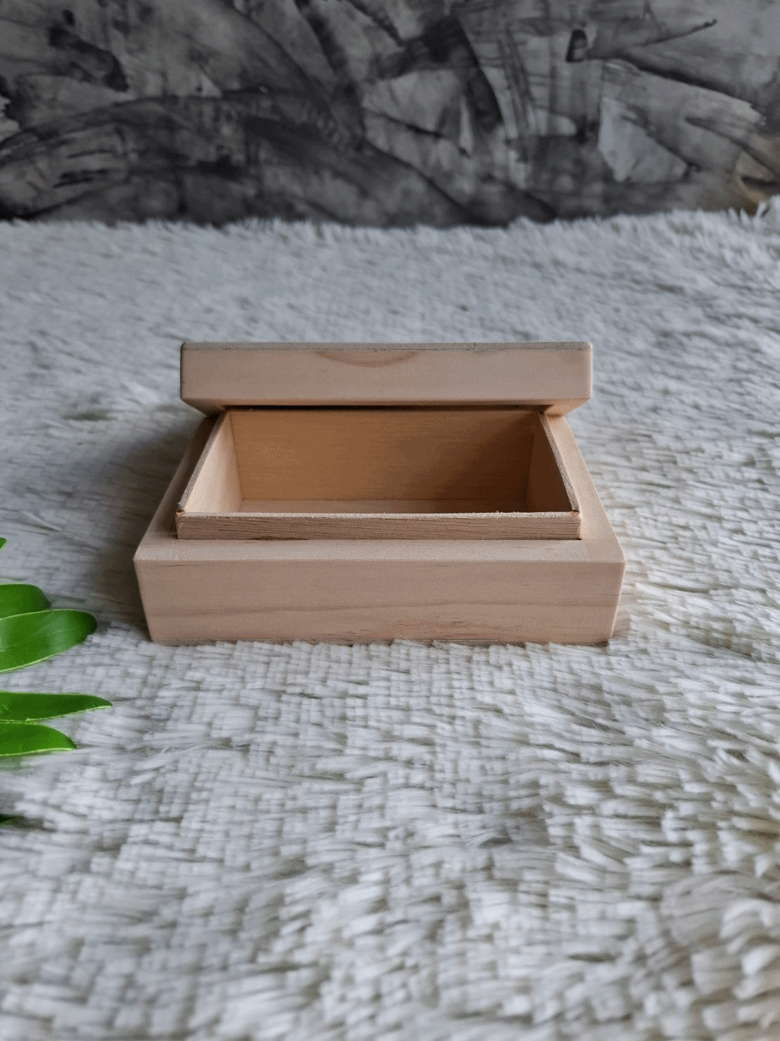 กล่องไม้ฝาครอบ